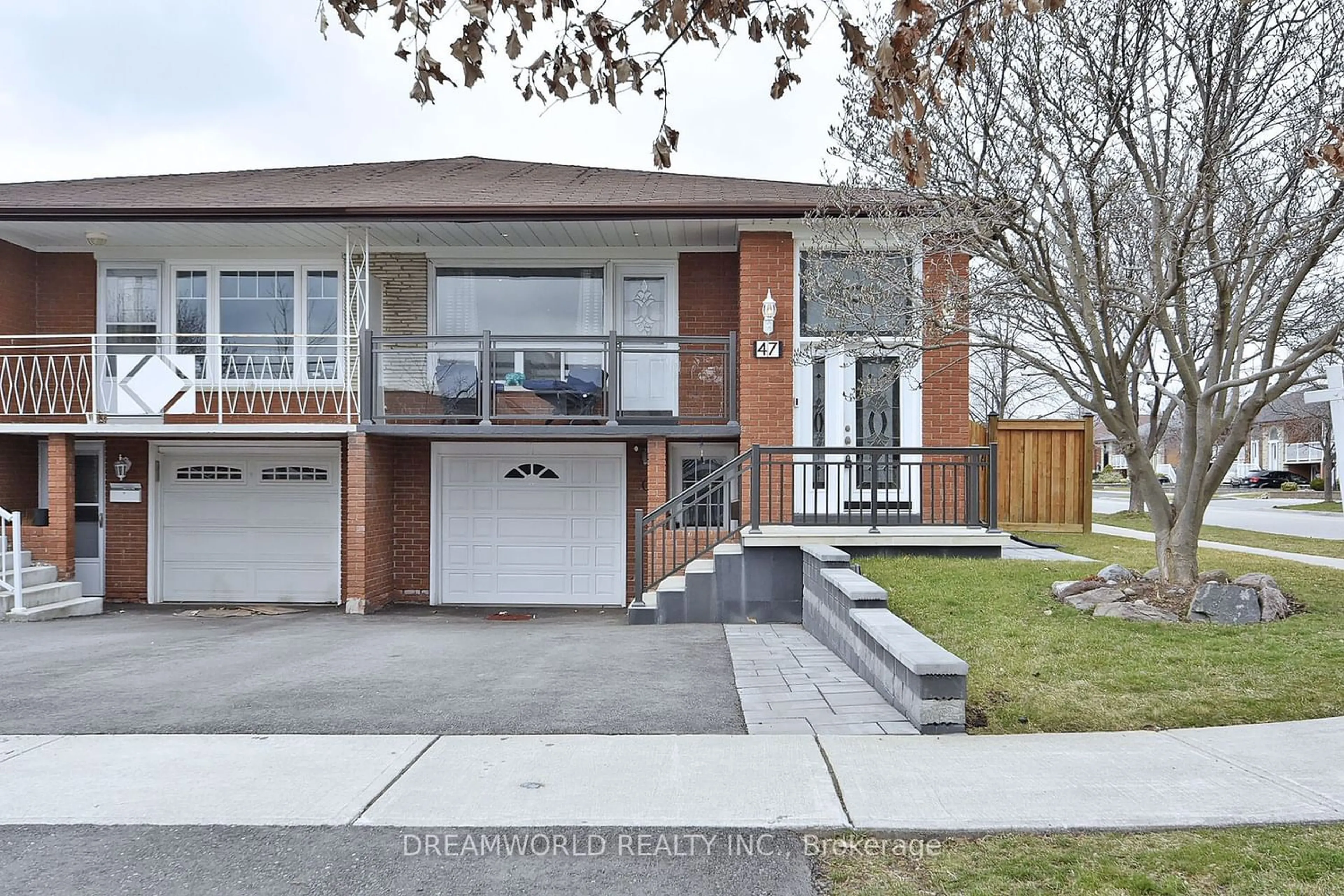 Home with unknown exterior material for 47 Cabana Dr, Toronto Ontario M9L 1L1