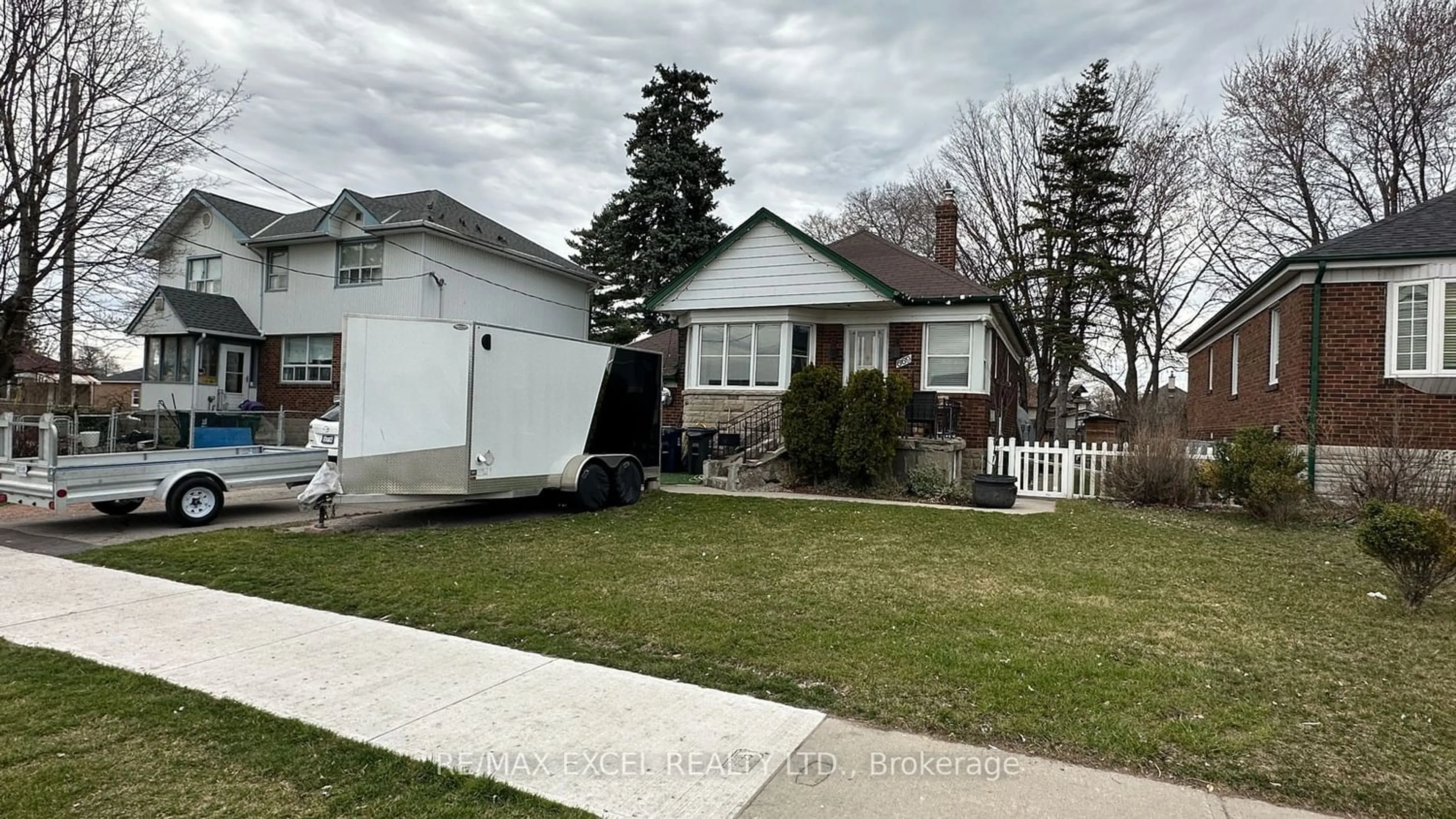 Frontside or backside of a home for 669 Kipling Ave, Toronto Ontario M8Z 5G2