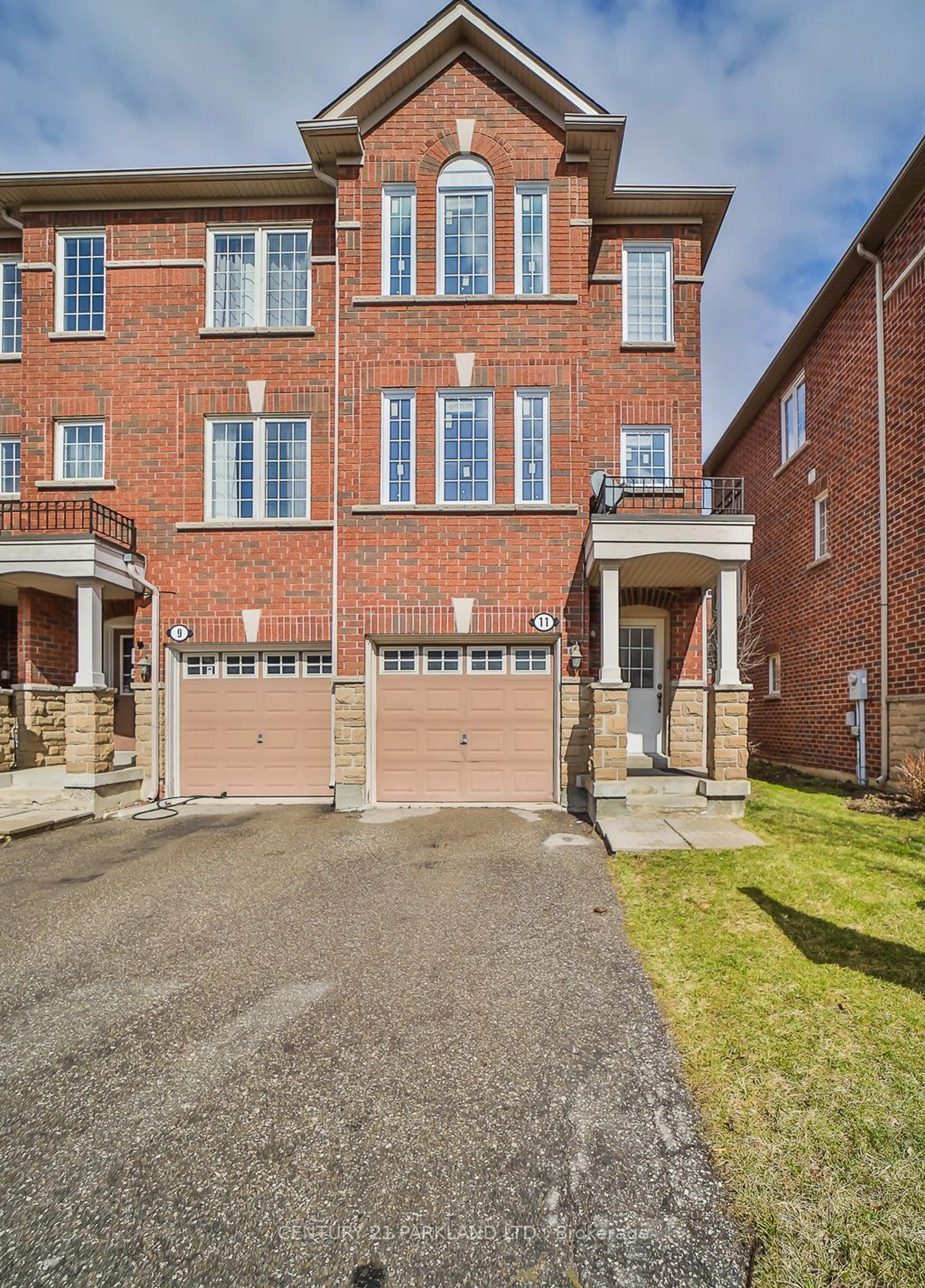 A pic from exterior of the house or condo for 11 Rock Haven Lane, Brampton Ontario L6X 0H2