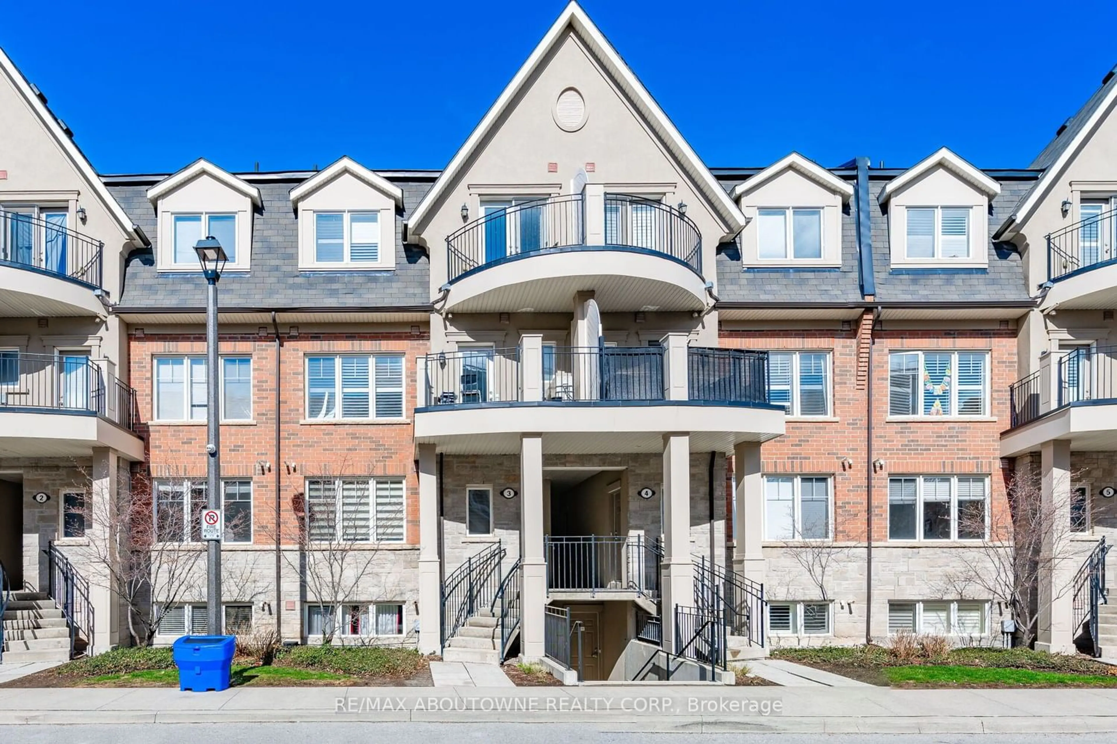 A pic from exterior of the house or condo for 2420 Baronwood Dr #4-01, Oakville Ontario L6M 0X6