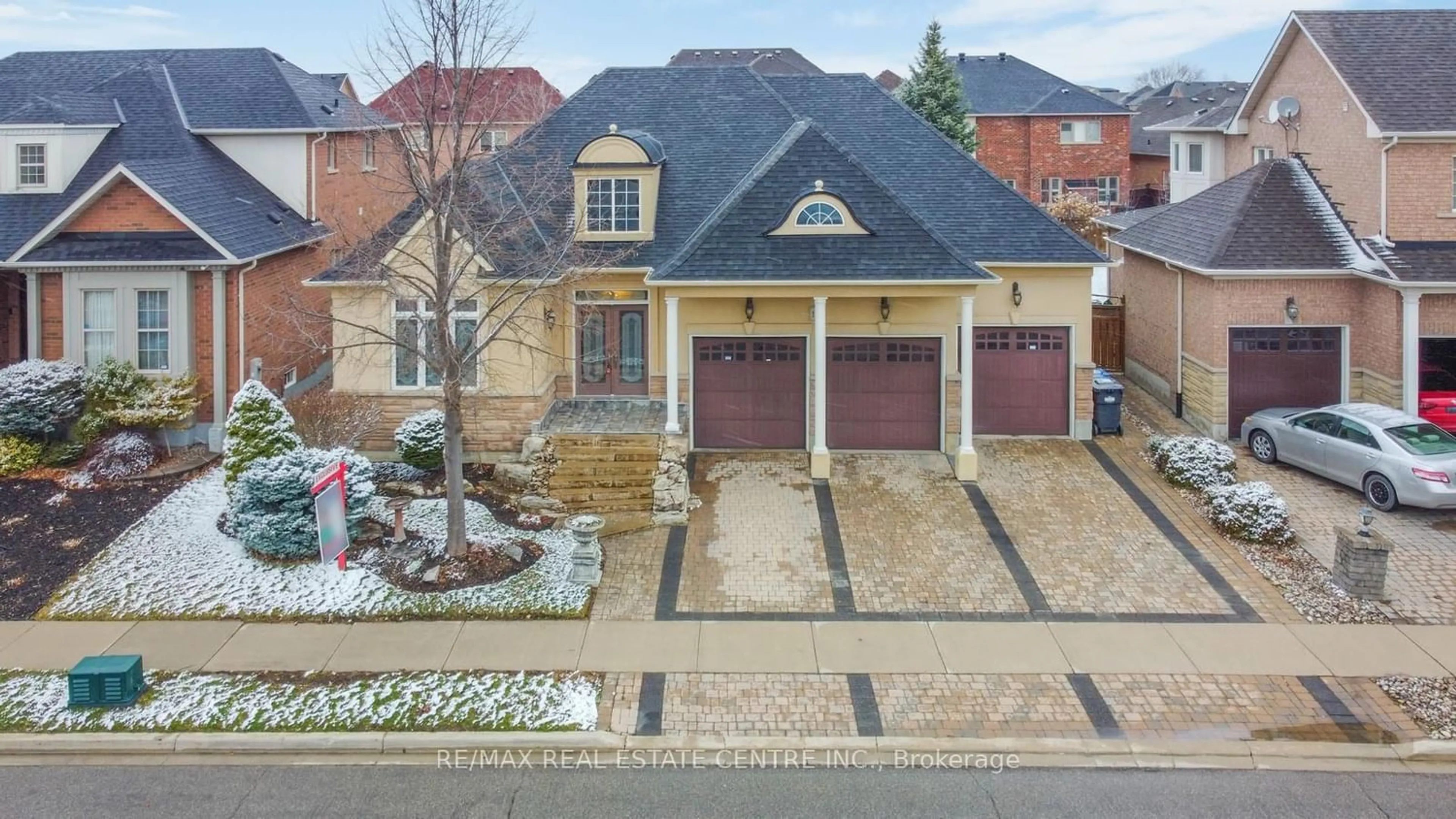Home with brick exterior material for 10 Eiffel Blvd, Brampton Ontario L6P 1V9