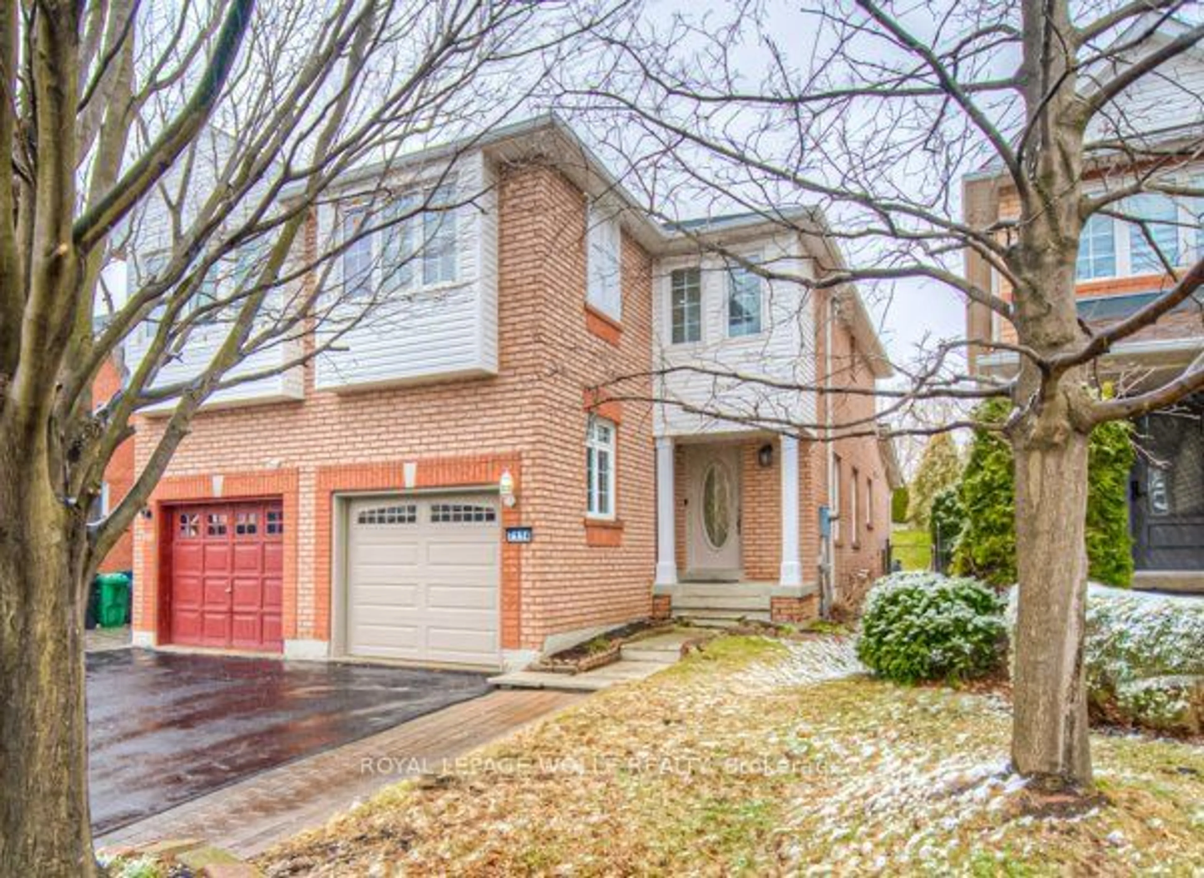 Home with brick exterior material for 7114 Frontier Rdge, Mississauga Ontario L5N 7R6