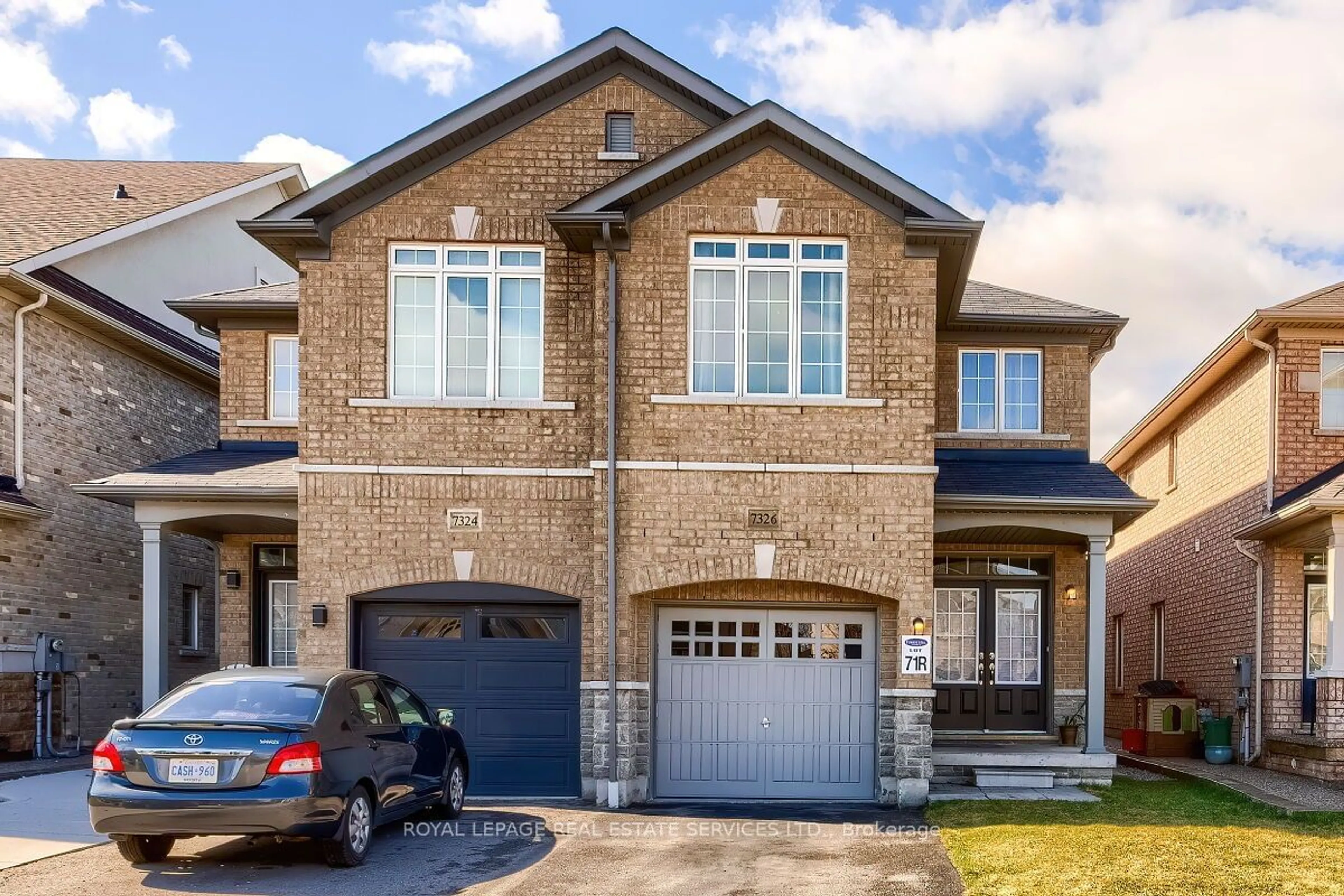 Home with brick exterior material for 7326 Golden Meadow Crt, Mississauga Ontario L5W 0B8