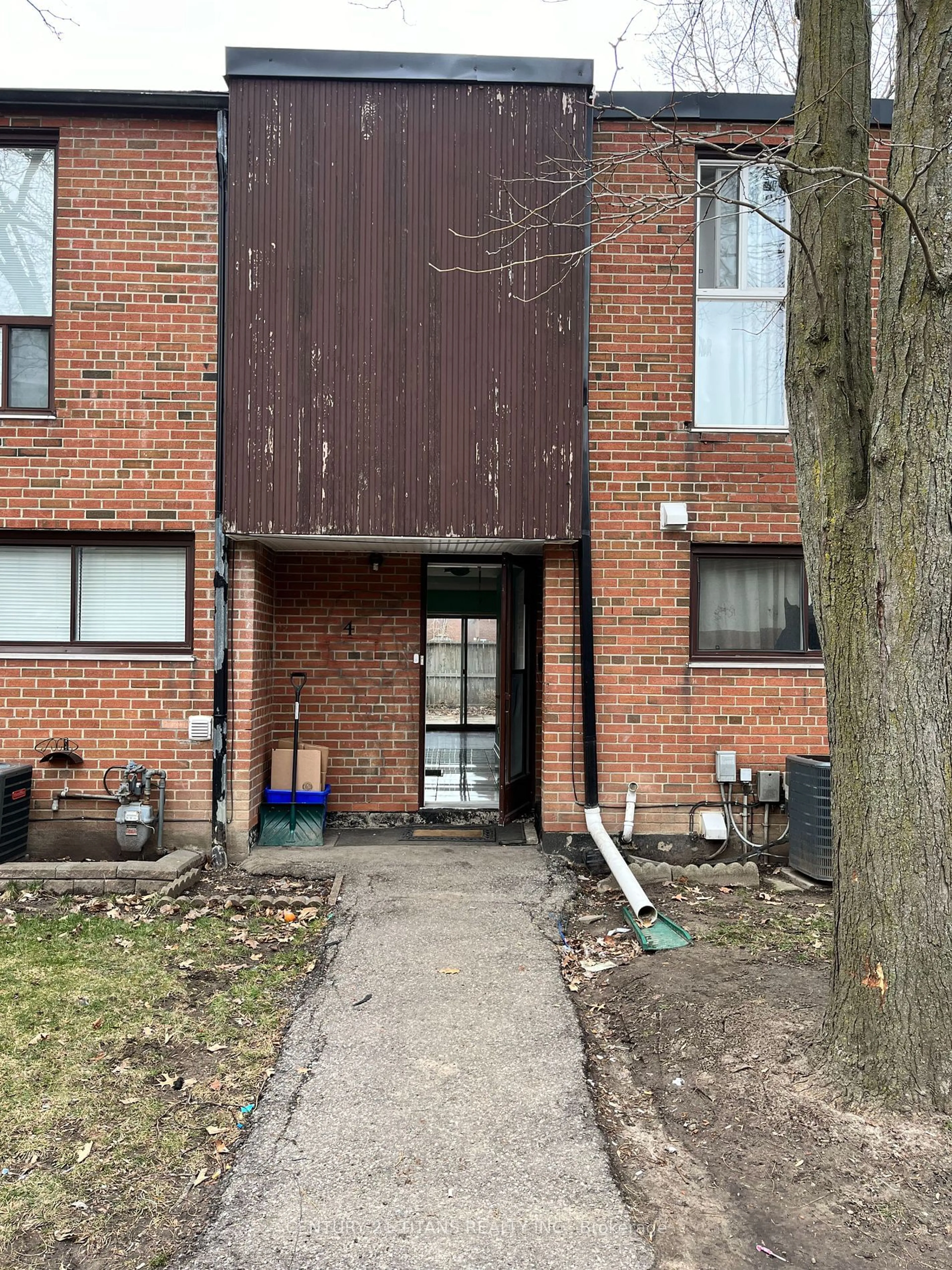 A pic from exterior of the house or condo for 384 Driftwood Ave #4, Toronto Ontario M3N 2P5