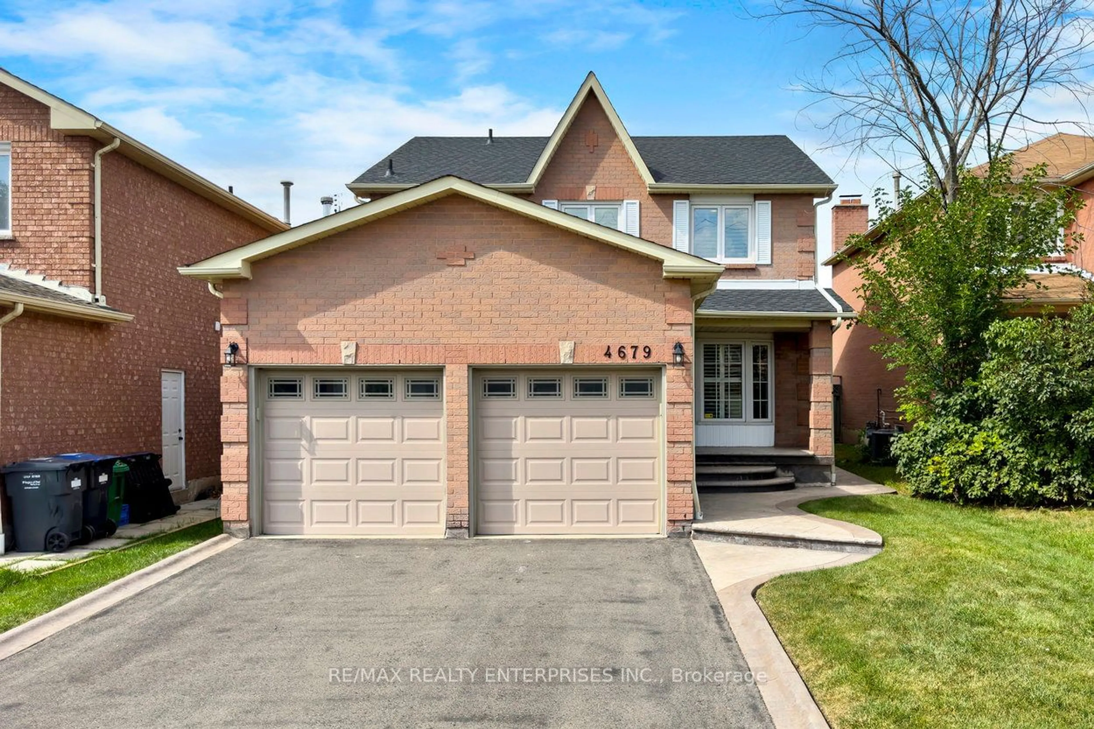 Home with brick exterior material for 4679 Rosebush Rd, Mississauga Ontario L5M 5H3