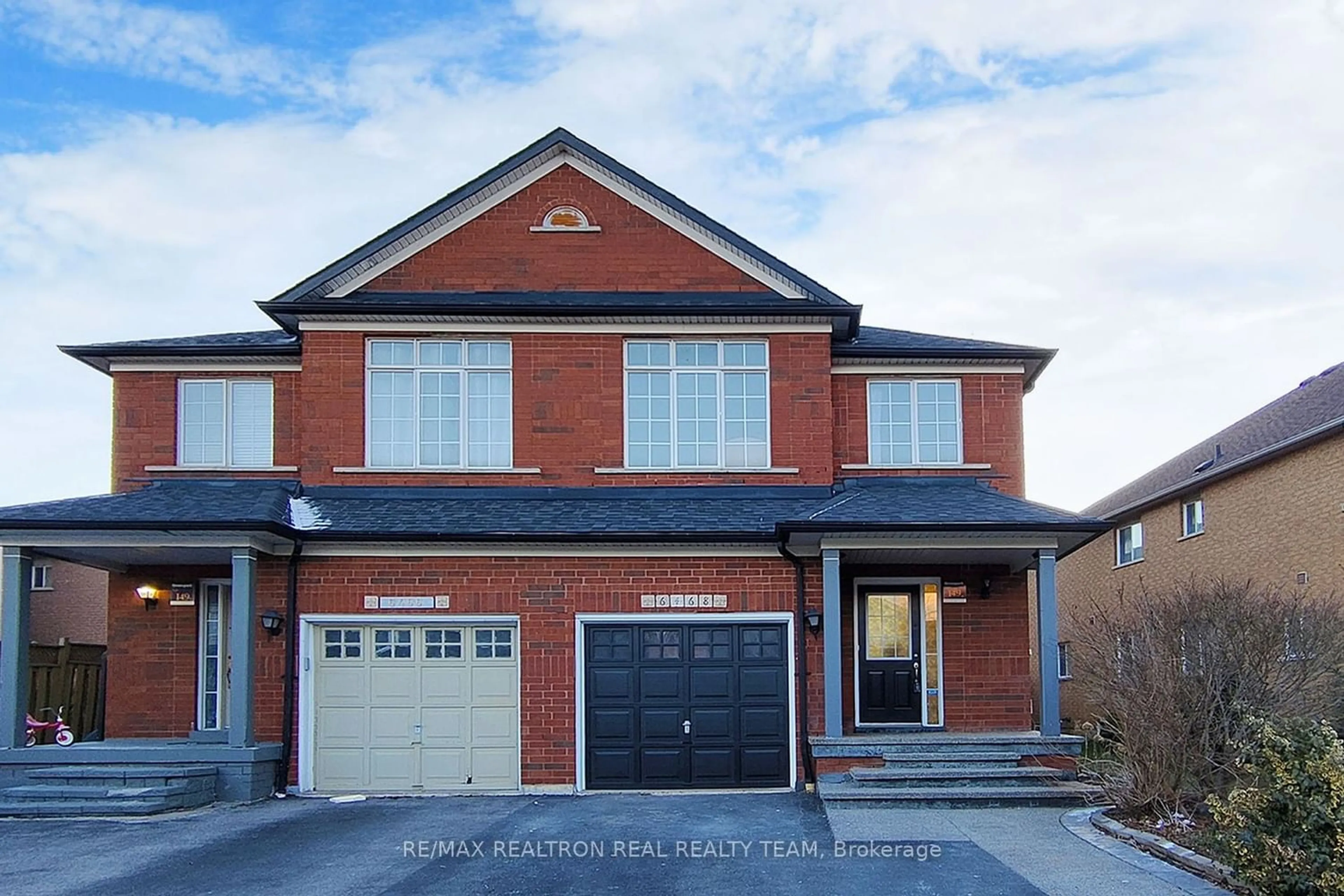 Home with brick exterior material for 6468 Rallymaster Hts, Mississauga Ontario L5W 1P7