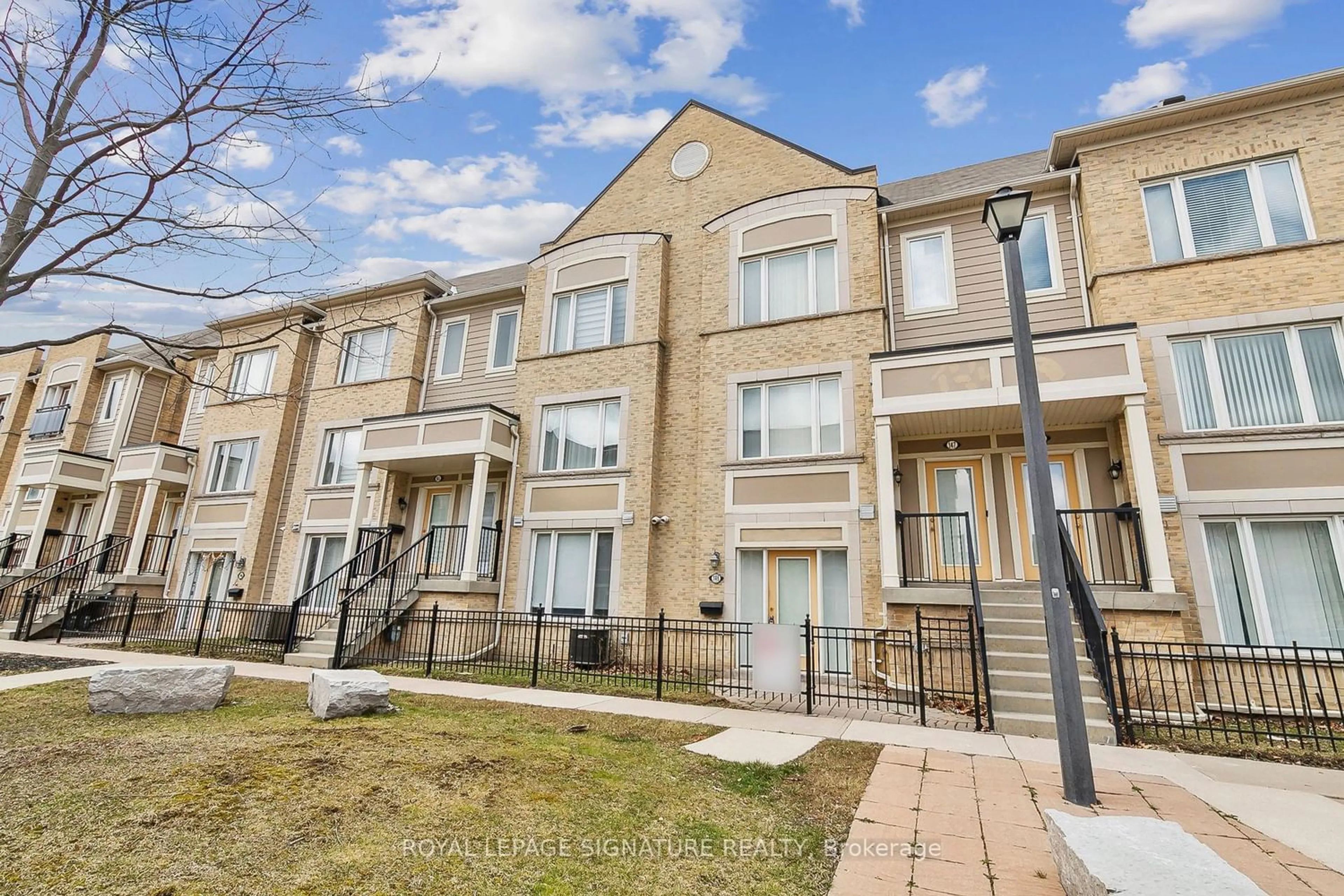 A pic from exterior of the house or condo for 60 Fairwood Circ #146, Brampton Ontario L6R 0Y6