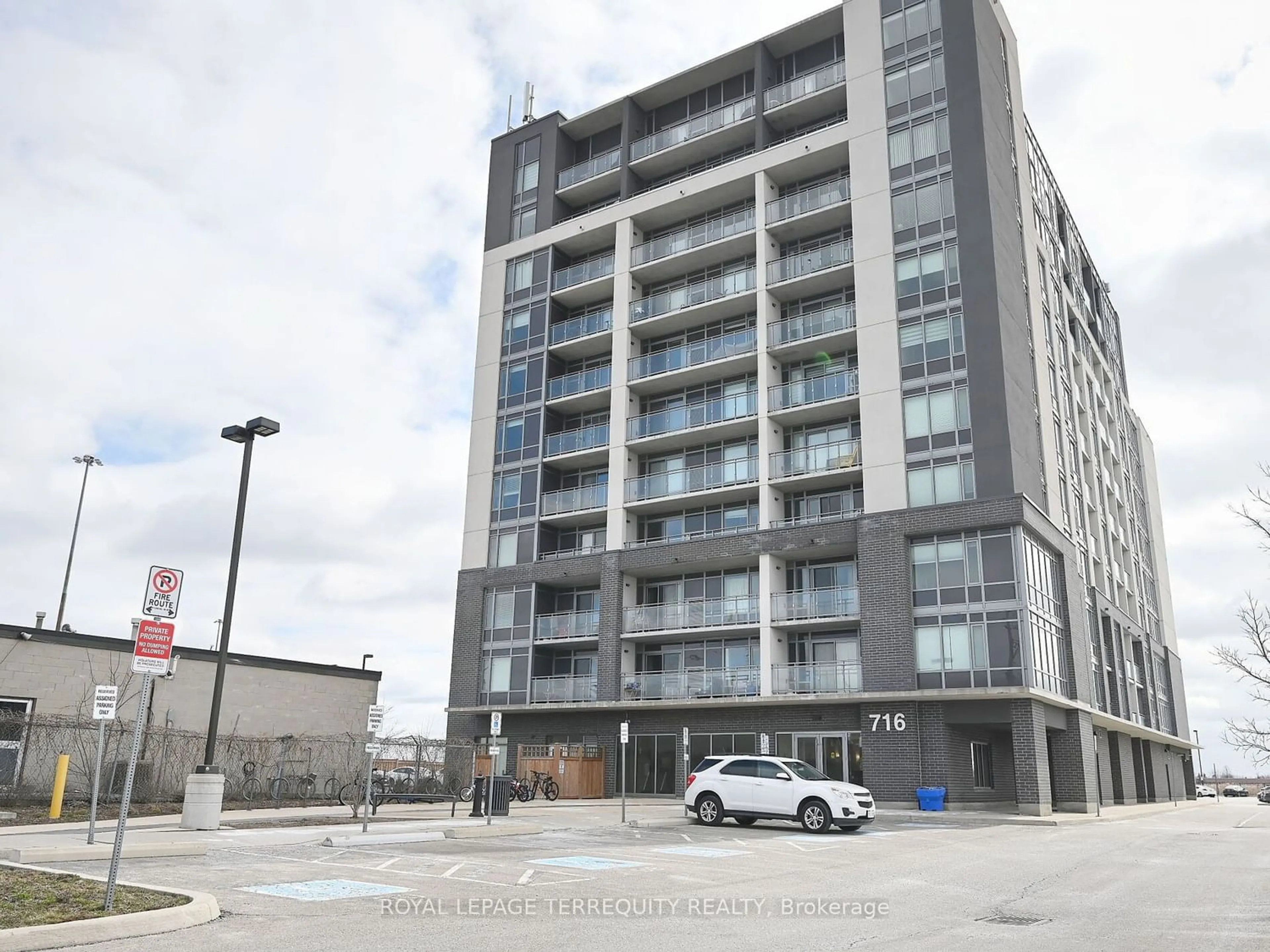 A pic from exterior of the house or condo for 716 Main St #605, Milton Ontario L9T 9L9