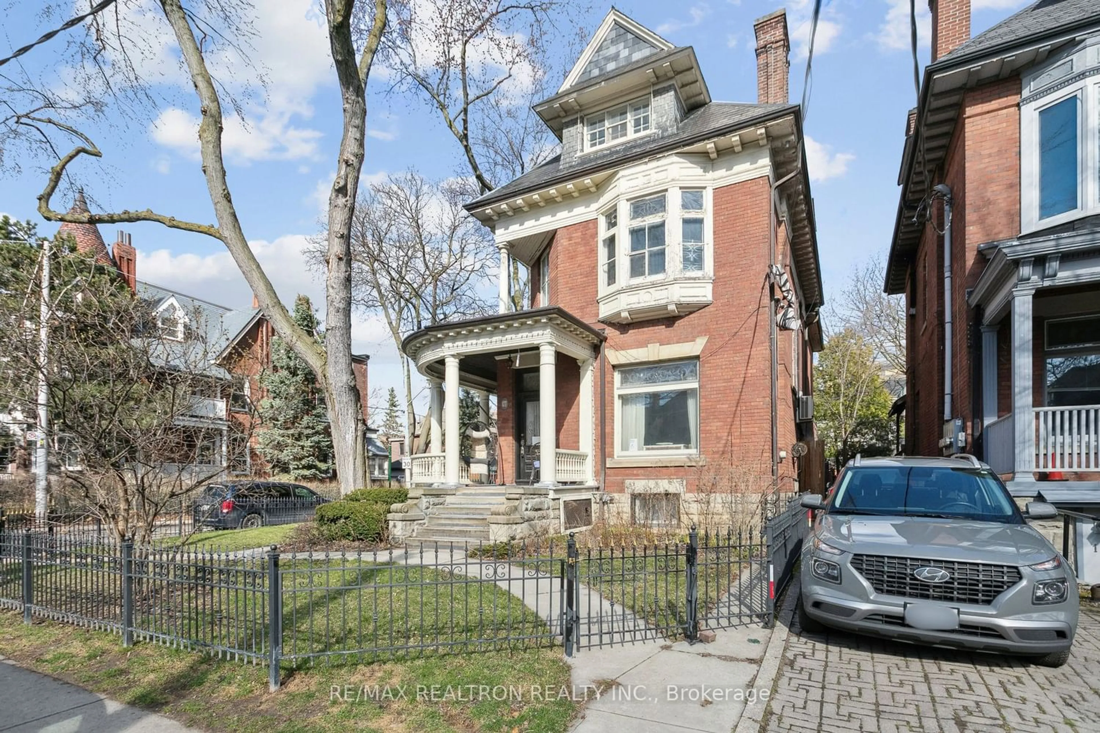 Home with brick exterior material for 177 Dowling Ave, Toronto Ontario M6K 3B1