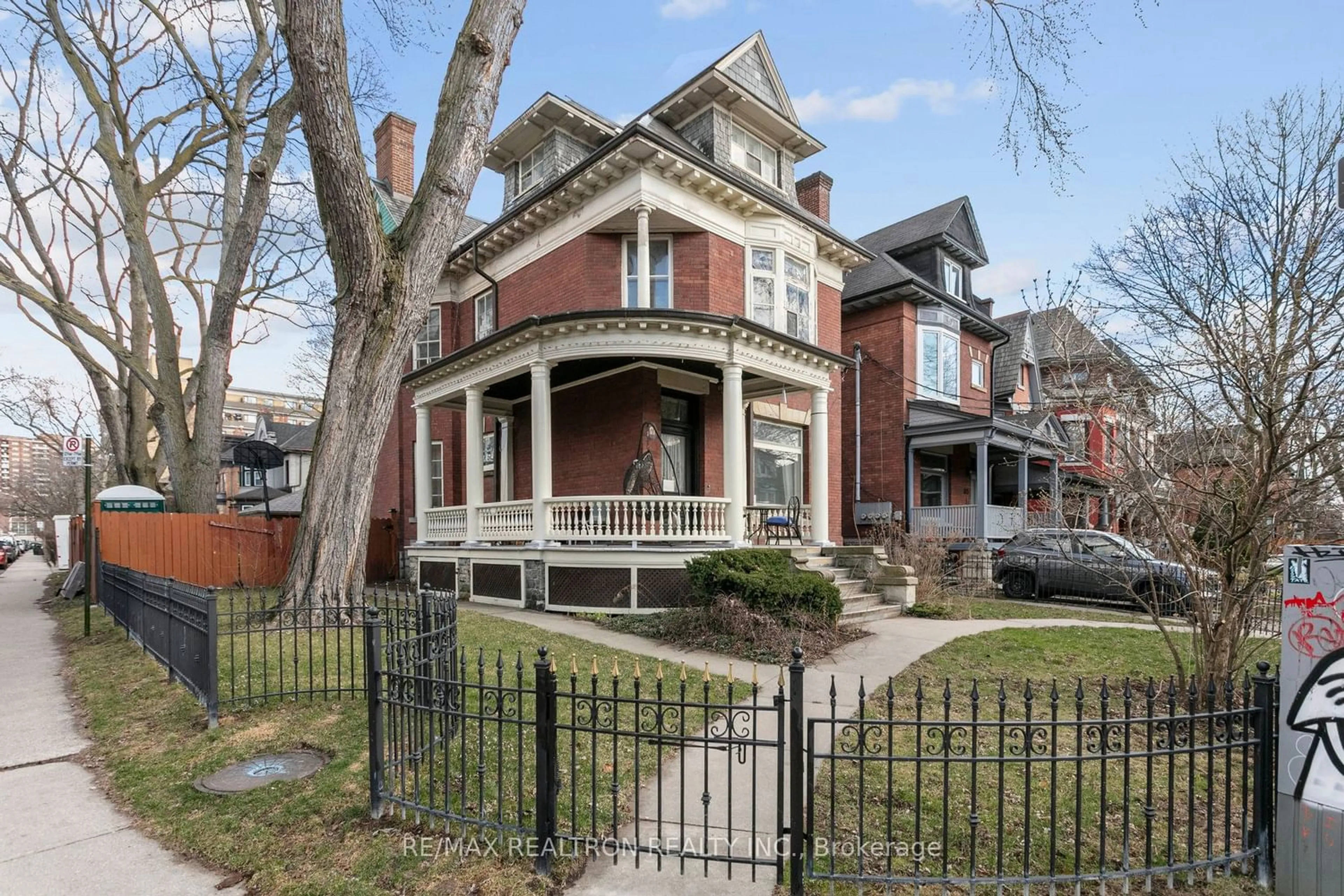 Frontside or backside of a home for 177 Dowling Ave, Toronto Ontario M6K 3B1