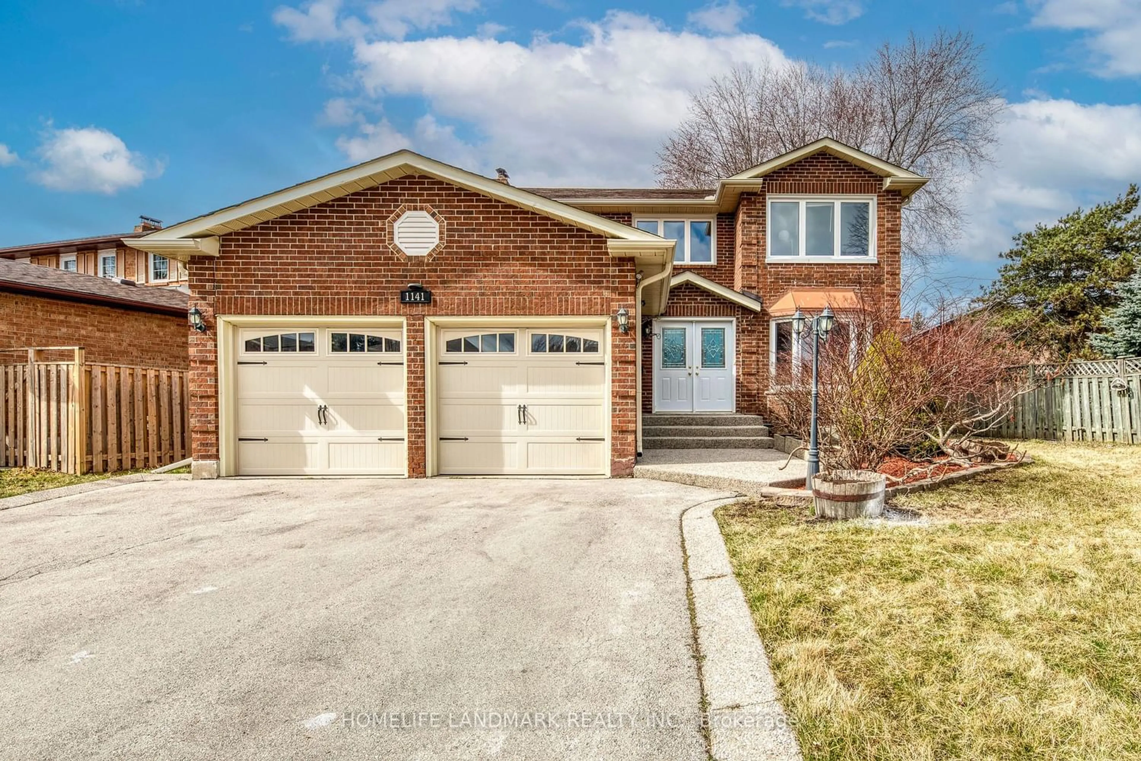 Home with brick exterior material for 1141 Pilgrims Way, Oakville Ontario L6M 1H3