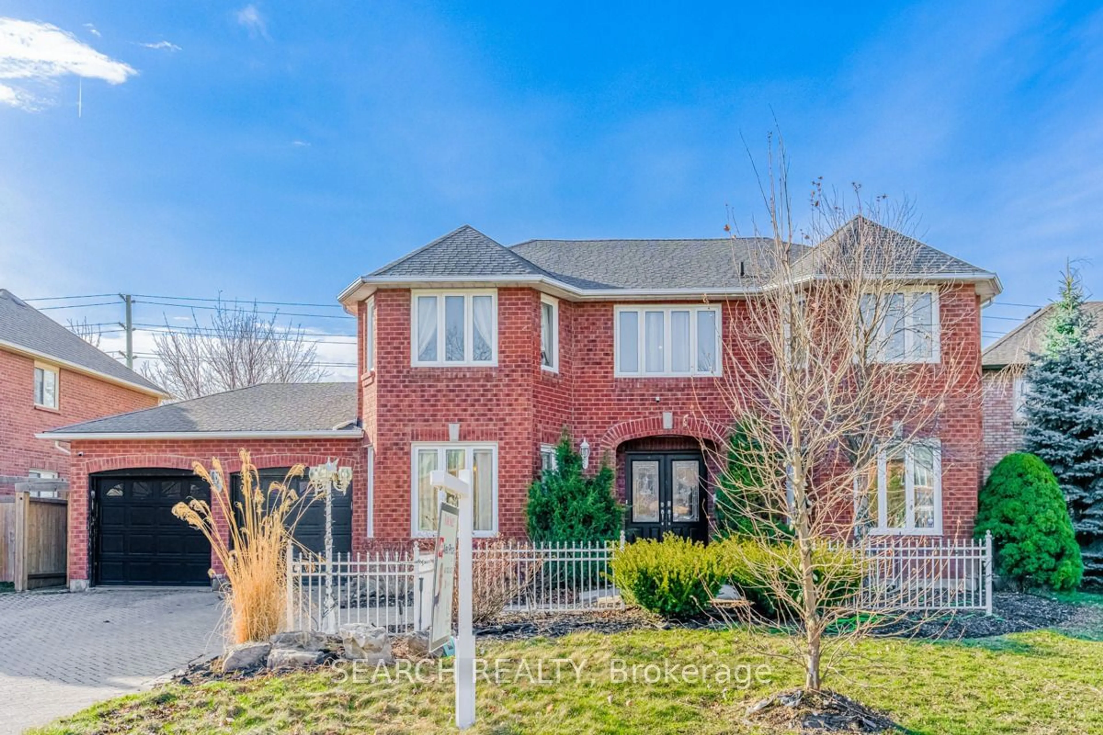 Home with brick exterior material for 8 Ridelle Crt, Brampton Ontario L6Z 4M3