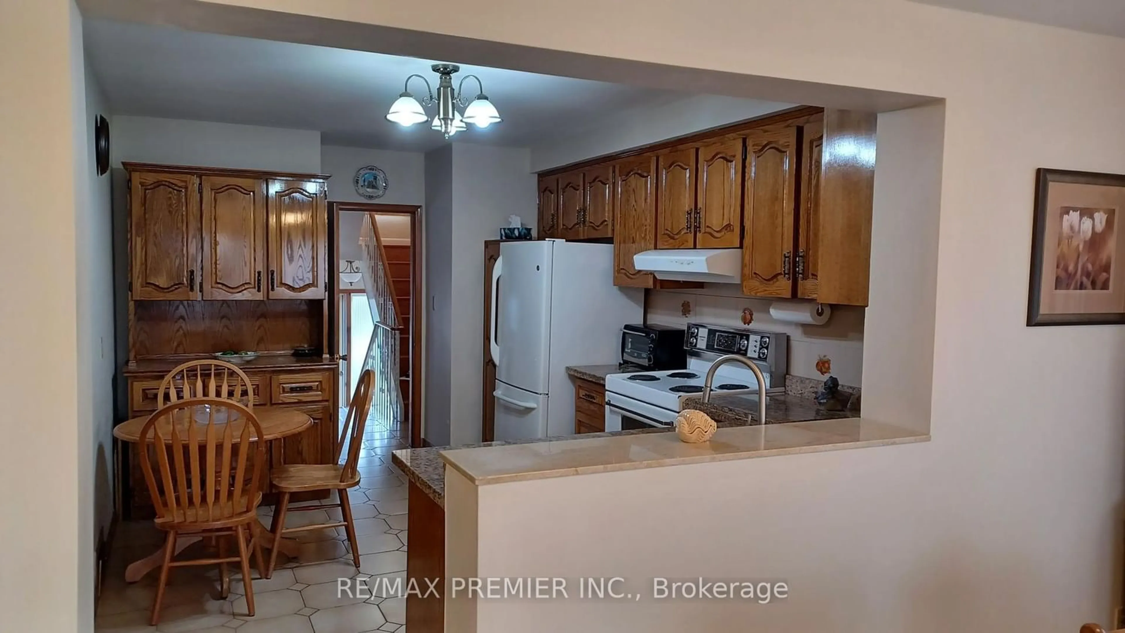 Standard kitchen for 83 Dombey Rd, Toronto Ontario M3L 1P1