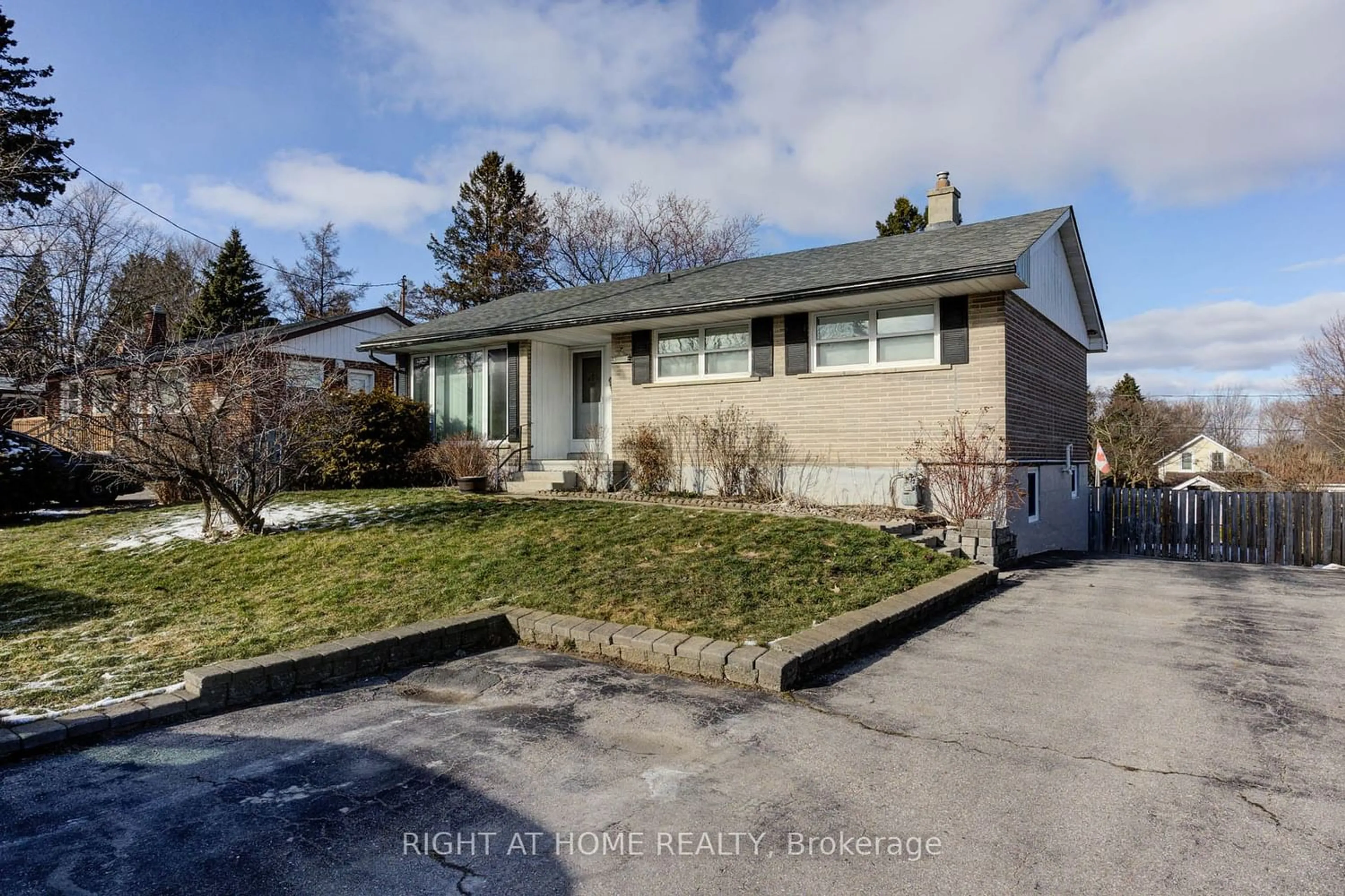 Frontside or backside of a home for 89 Bythia St, Orangeville Ontario L9W 2S4