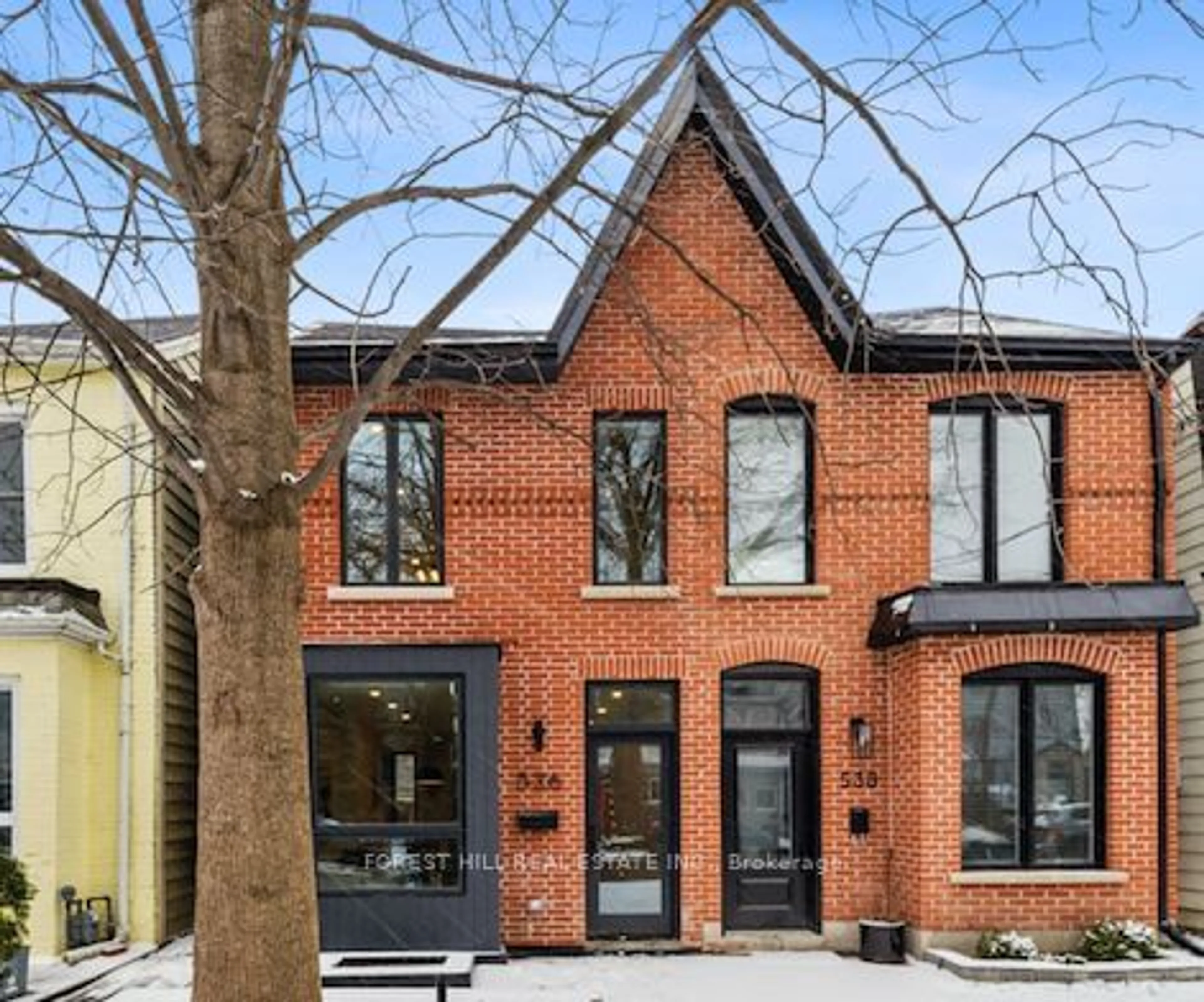 Home with brick exterior material for 536 Quebec Ave, Toronto Ontario M6P 2V7