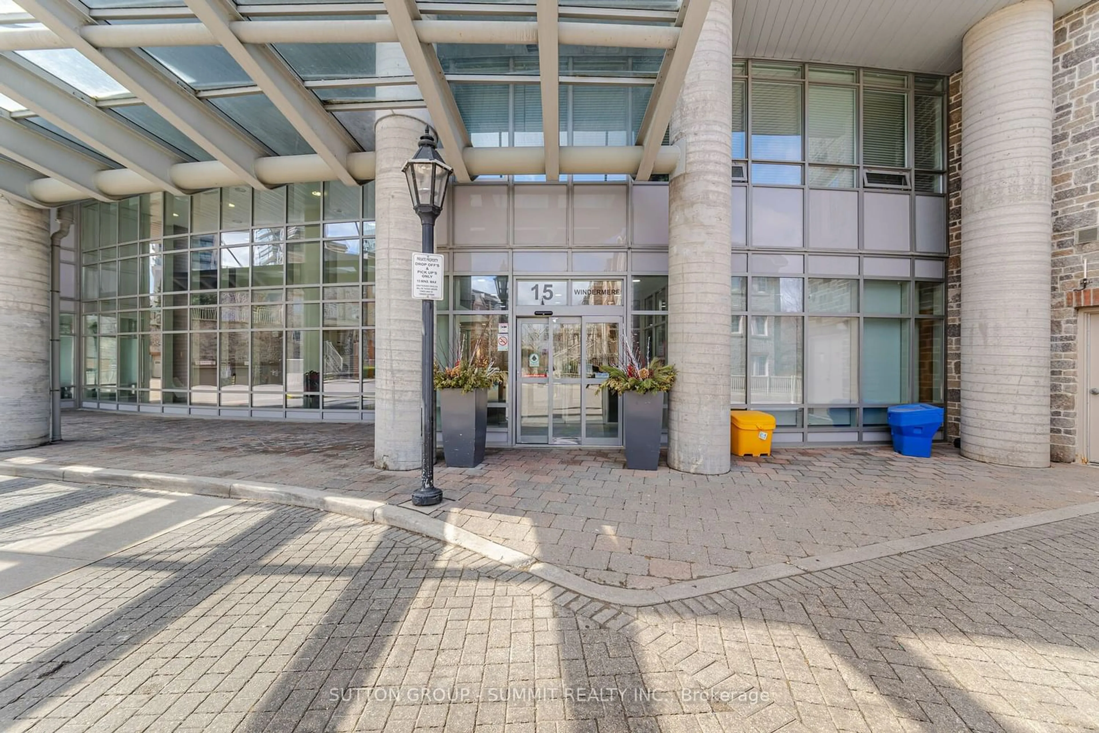 Indoor lobby for 15 Windermere Ave #304, Toronto Ontario M6S 5A2