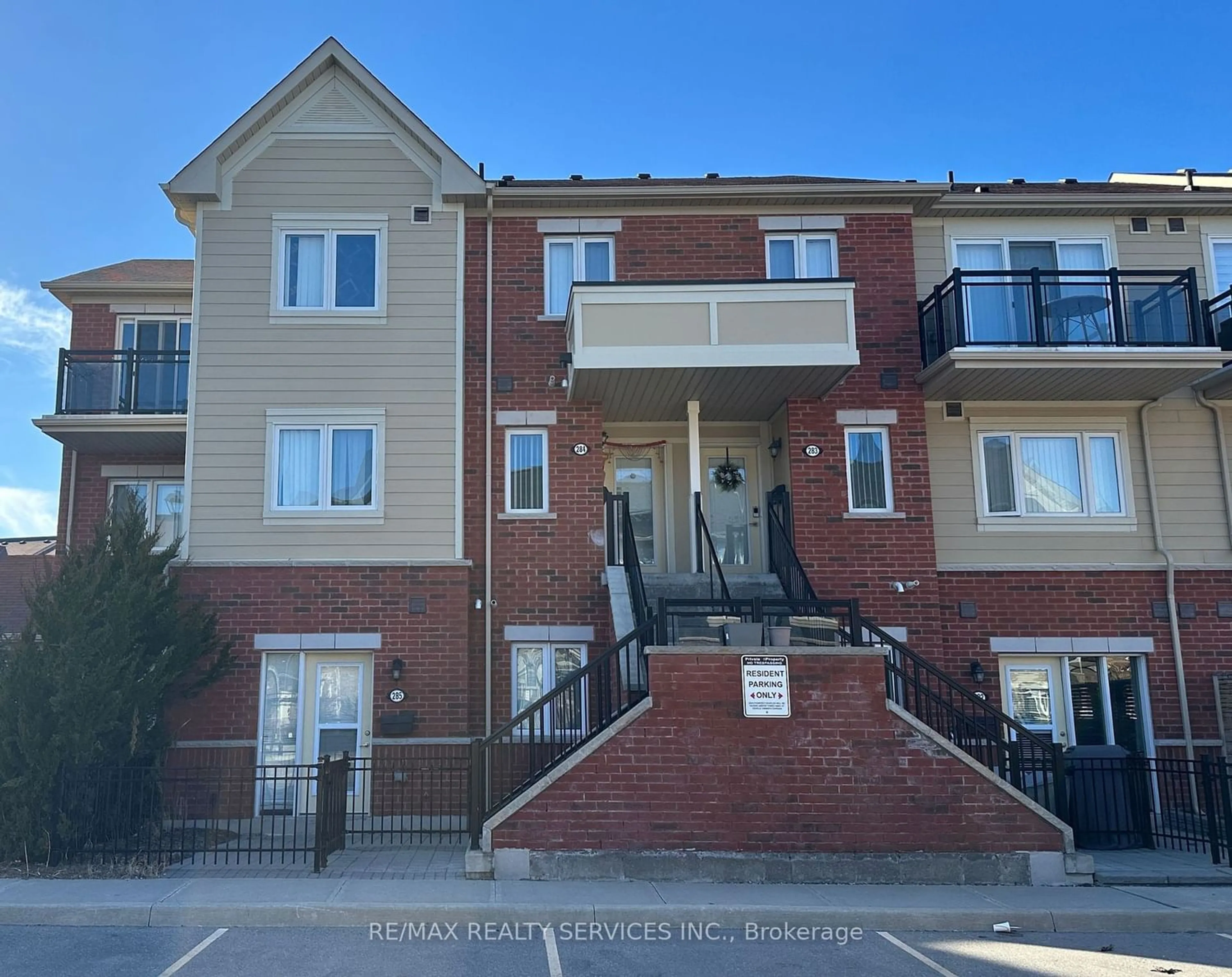 A pic from exterior of the house or condo for 250 Sunny Meadow Blvd #284, Brampton Ontario L6R 3Y6