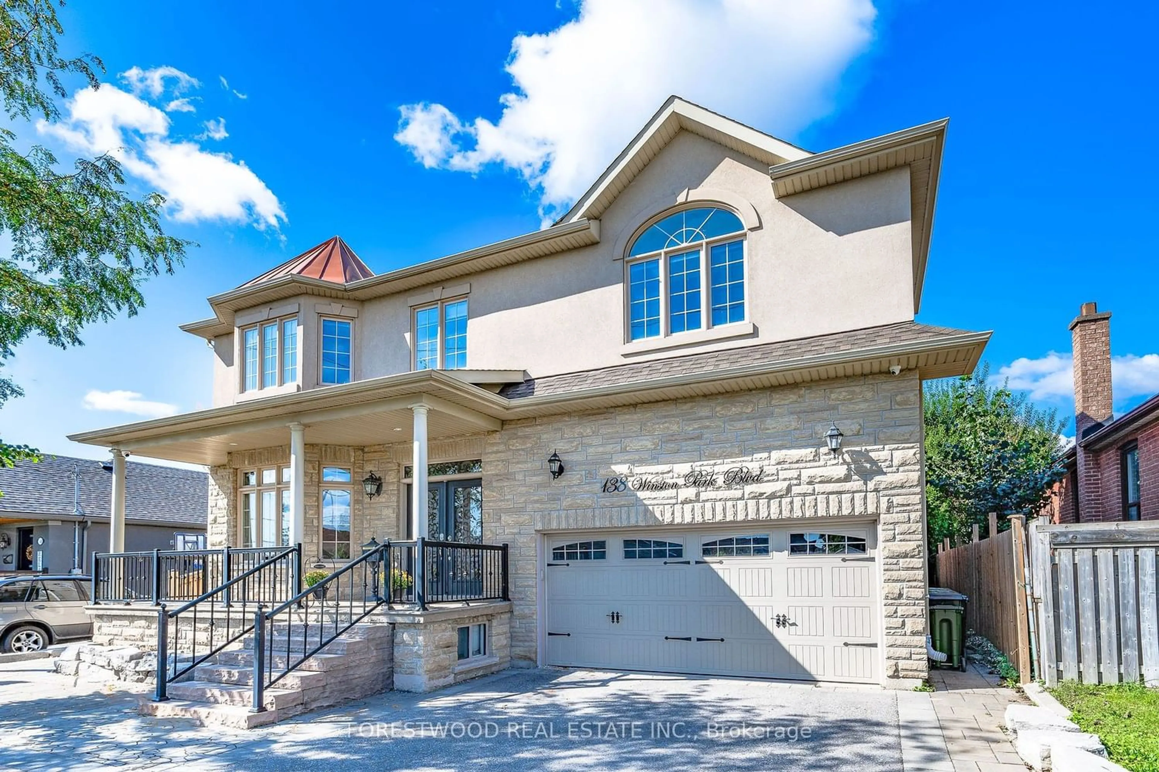 Home with stucco exterior material for 138 Winston Park Blvd, Toronto Ontario M3K 1C5