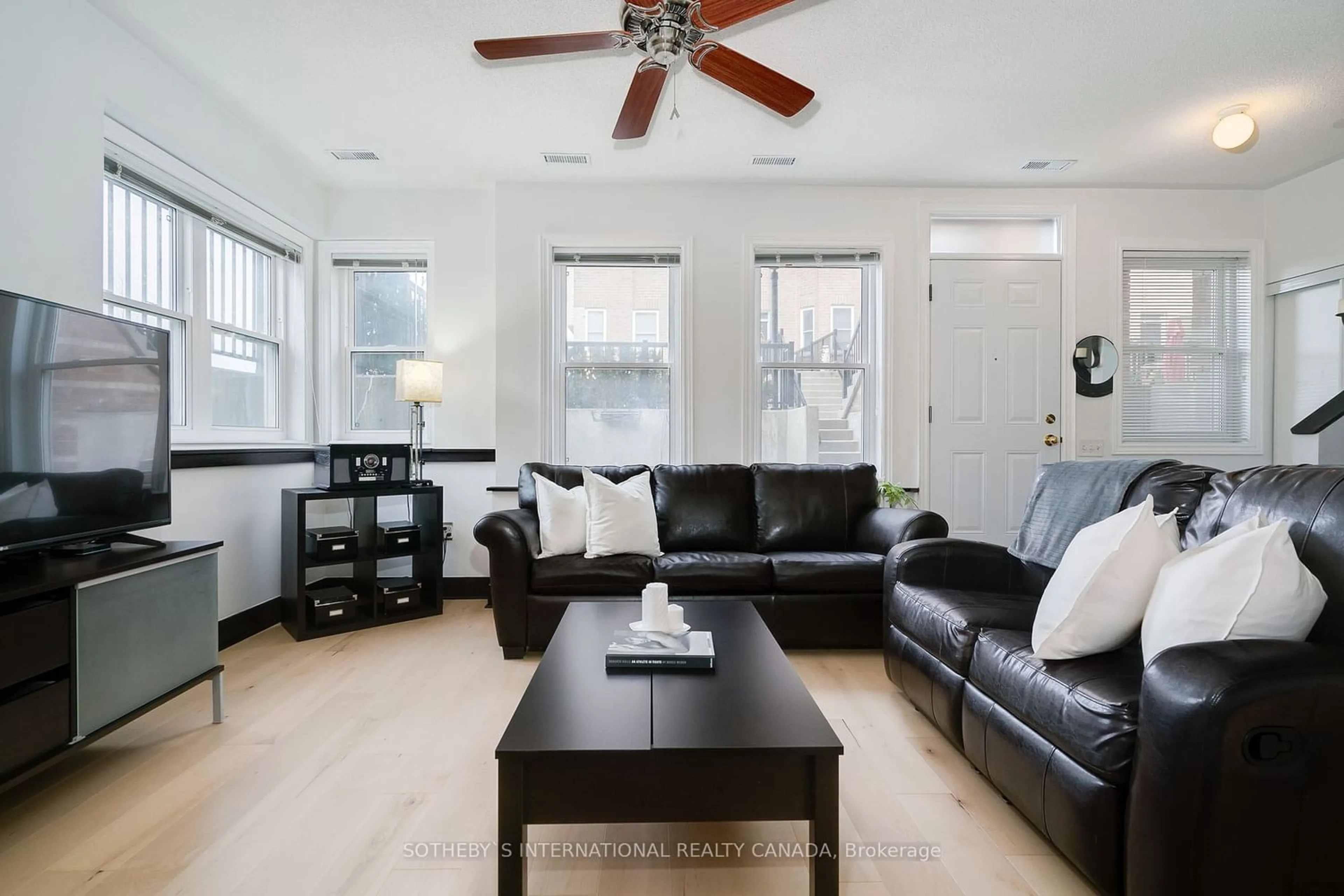 Living room for 760 Lawrence Ave #106, Toronto Ontario M6A 3E7
