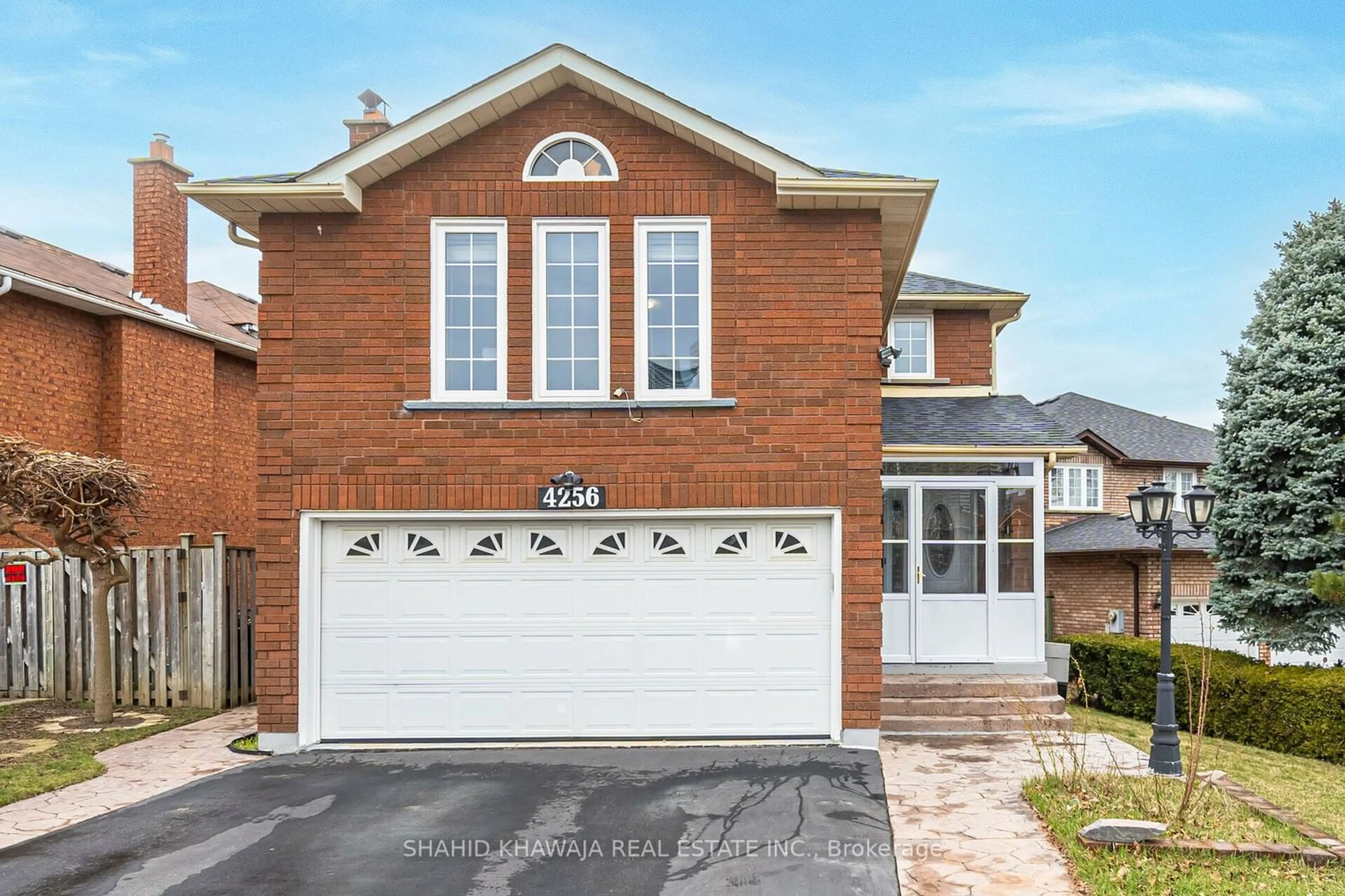Home with brick exterior material for 4256 Elora Dr, Mississauga Ontario L5B 3H9