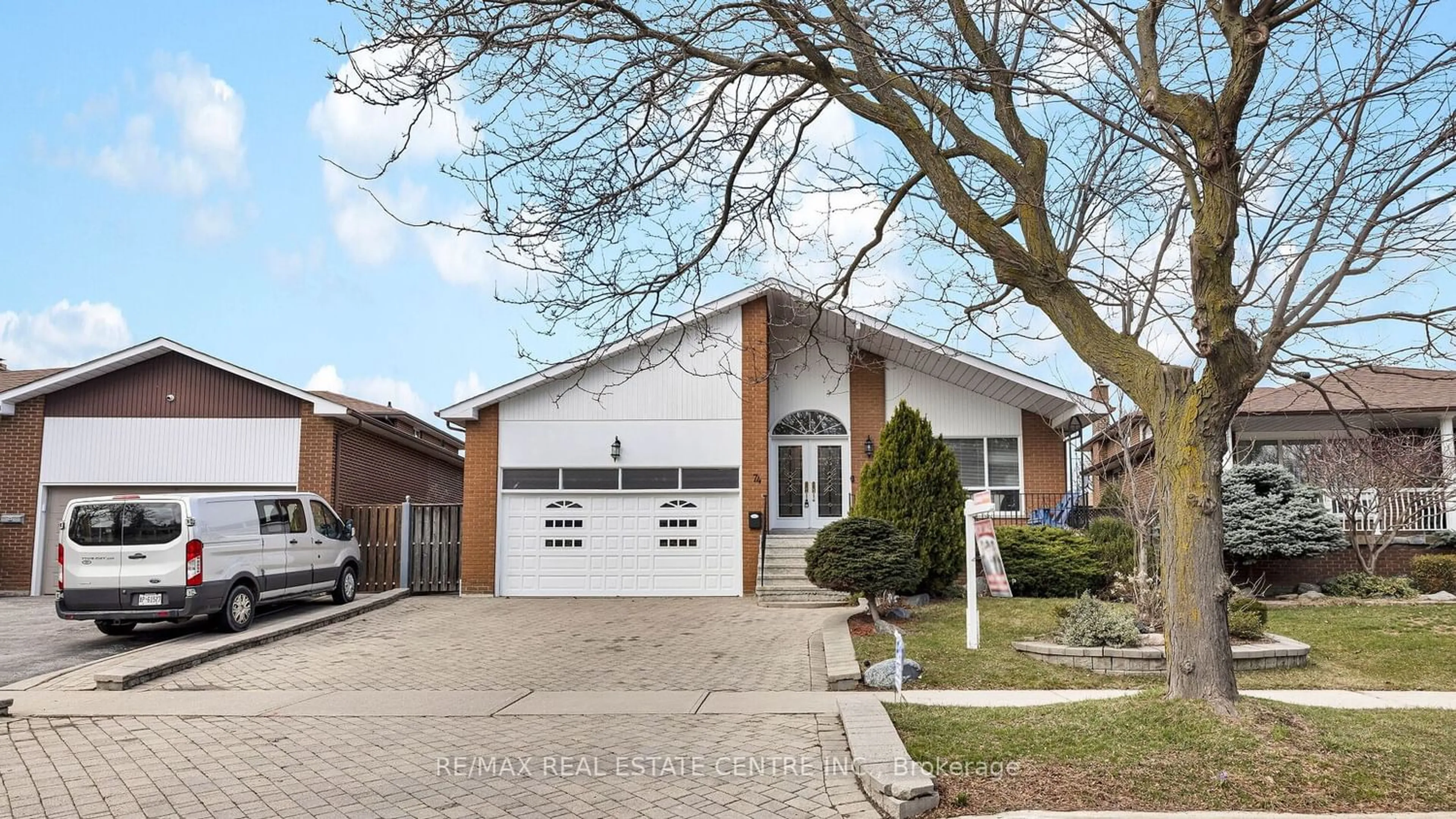 Frontside or backside of a home for 74 Massey St, Brampton Ontario L6S 2W5