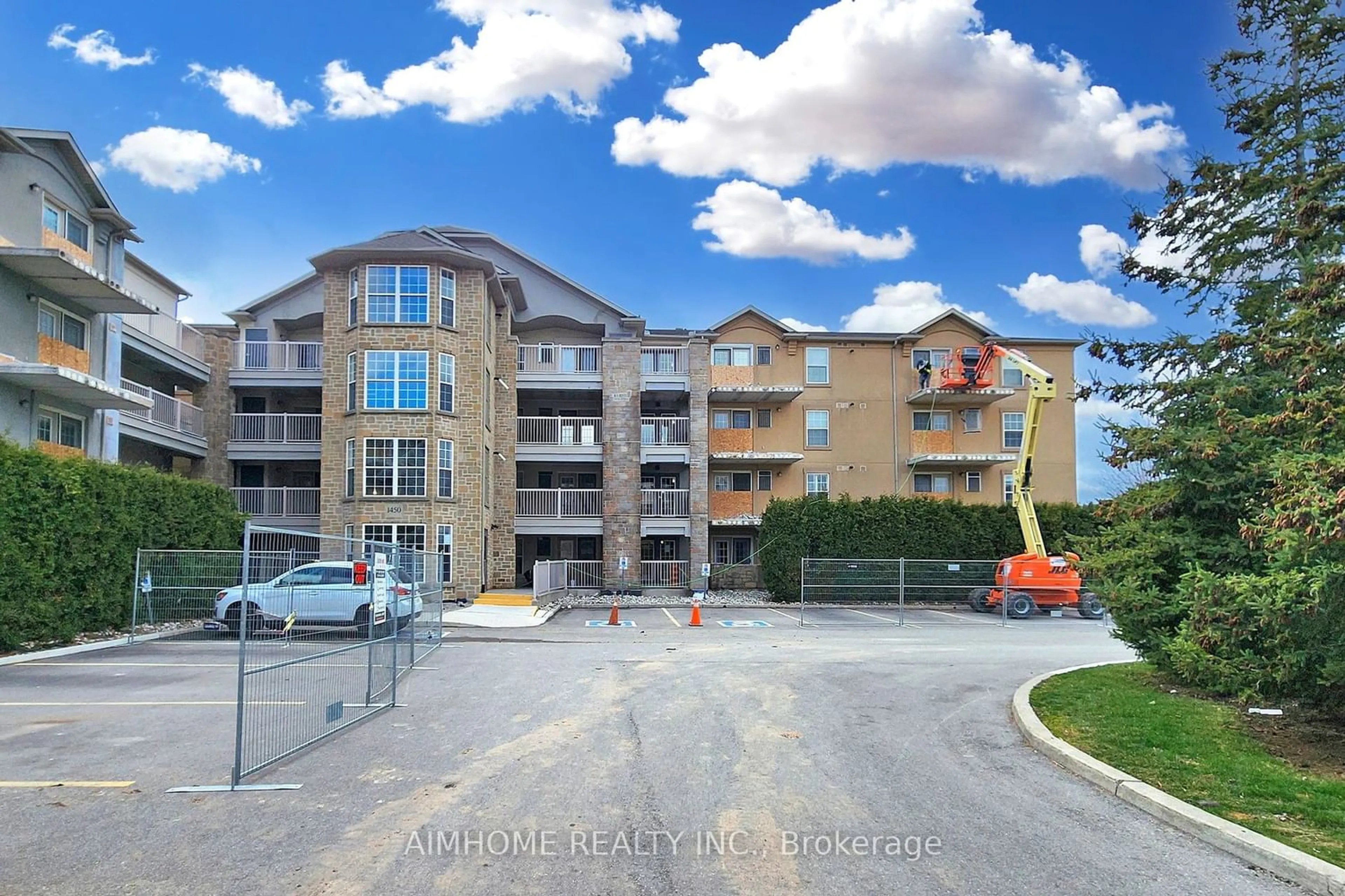 A pic from exterior of the house or condo for 1450 Bishops Gate #204, Oakville Ontario L6M 4M9