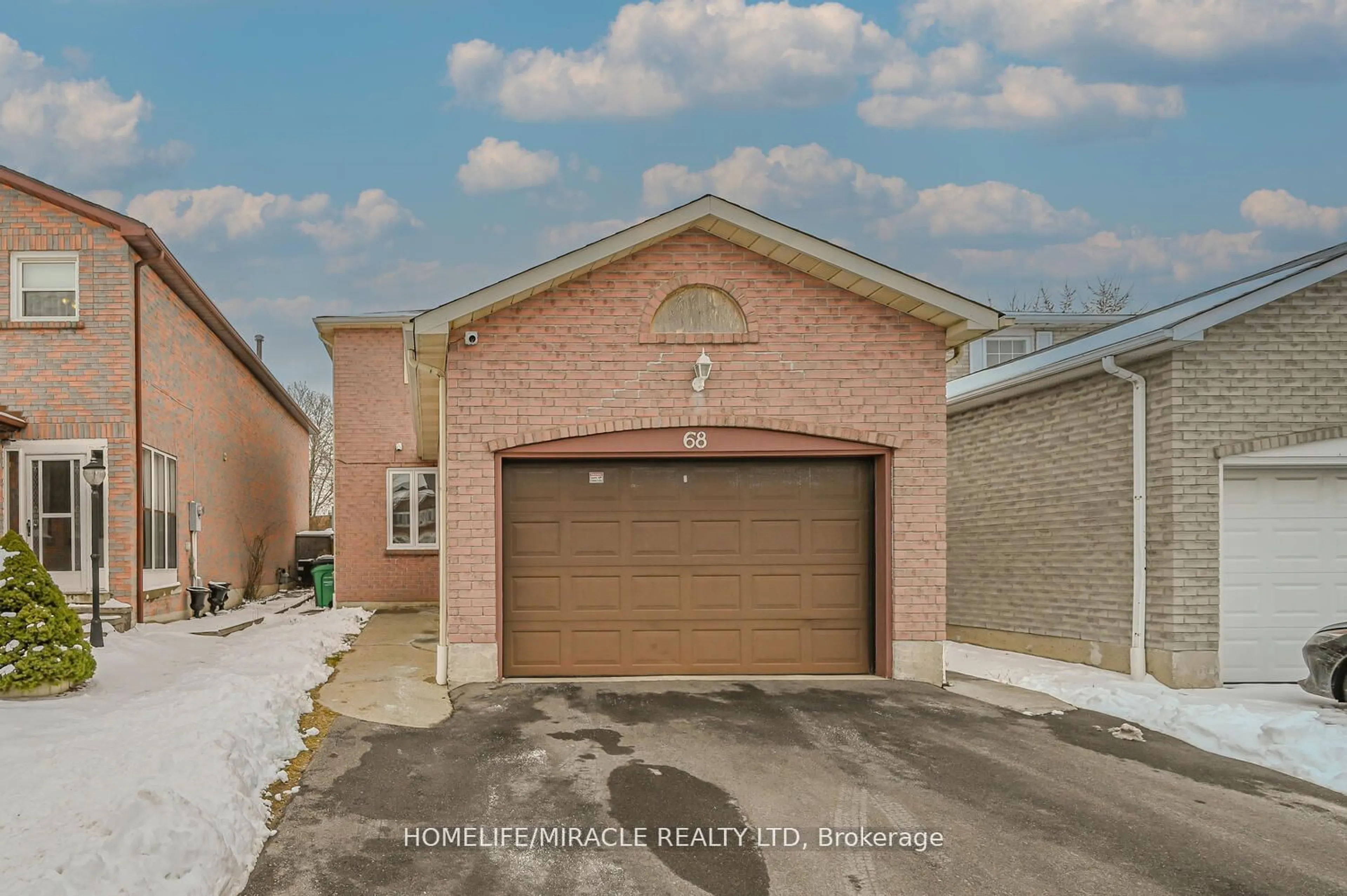 Home with brick exterior material for 68 Merganser Cres, Brampton Ontario L6W 4E9