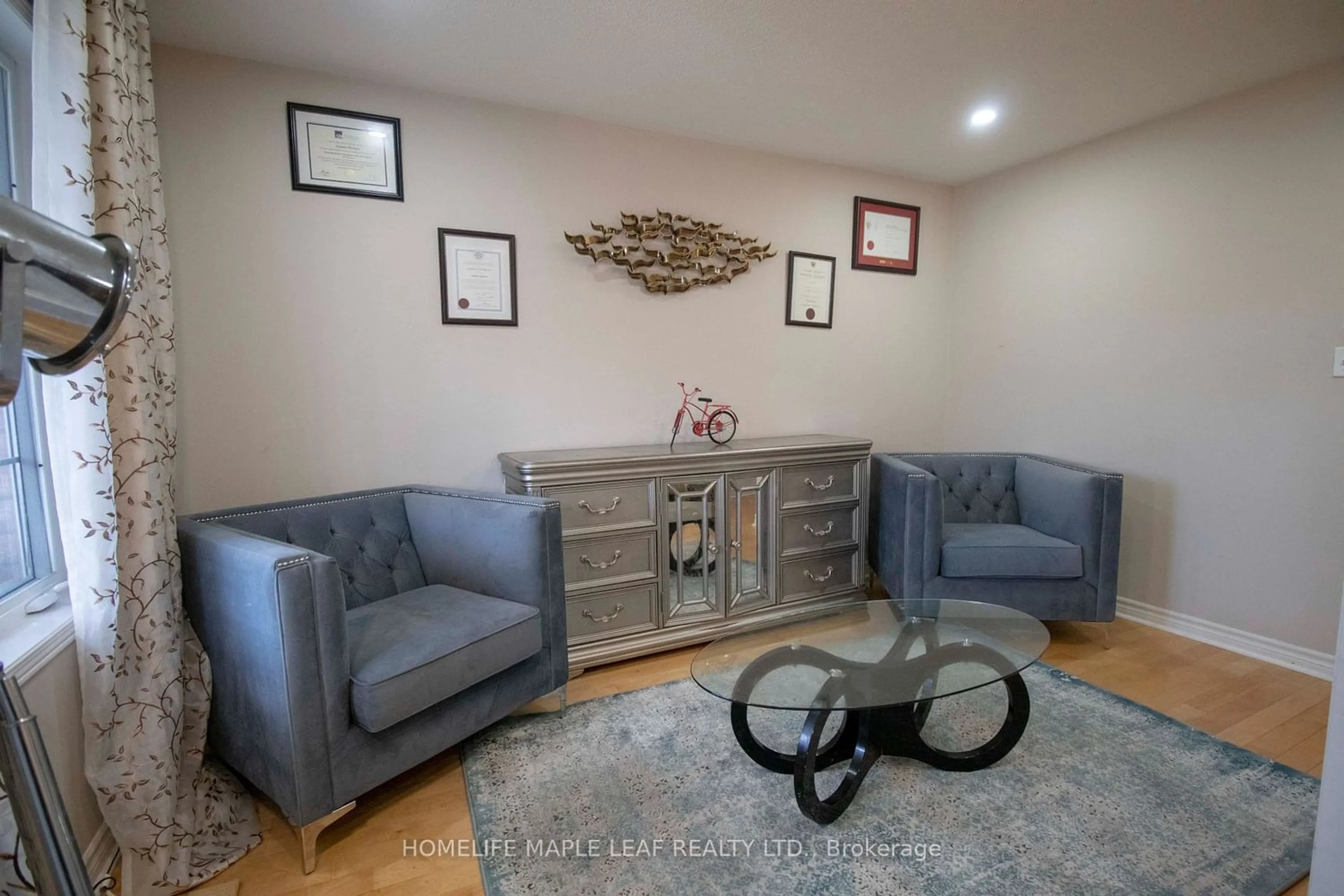Living room for 20 Olivett Lane, Brampton Ontario L7A 2X3