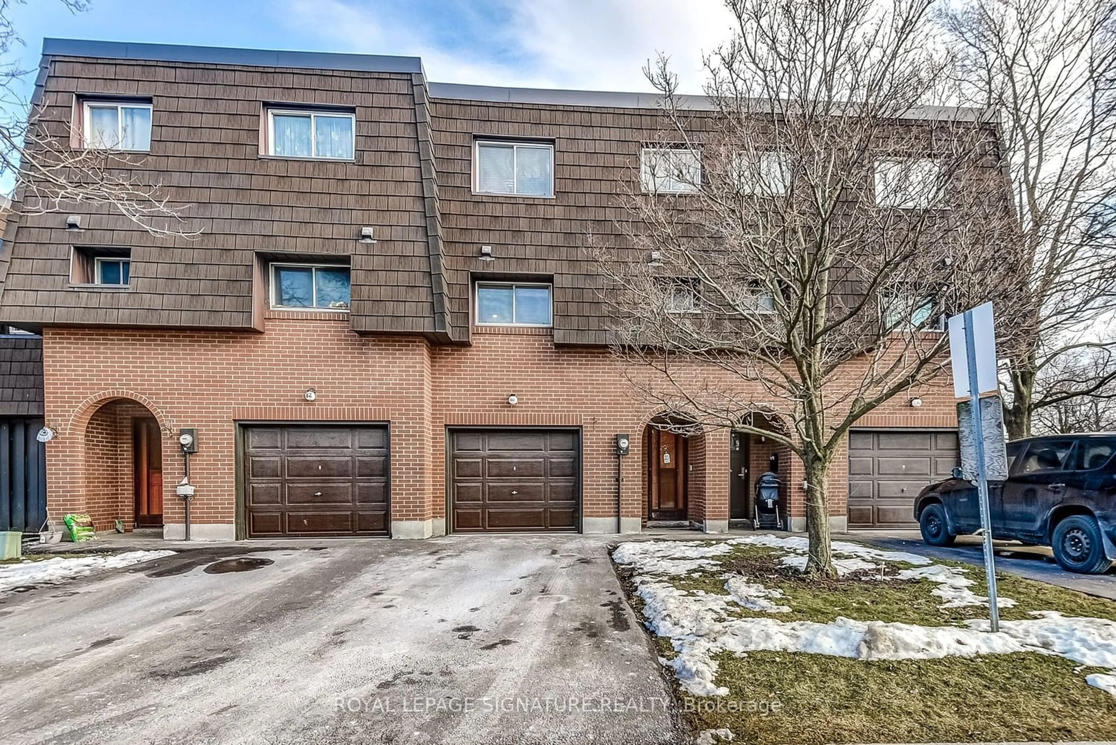 Home with unknown exterior material for 80 Darras Crt, Brampton Ontario L6T 1W7