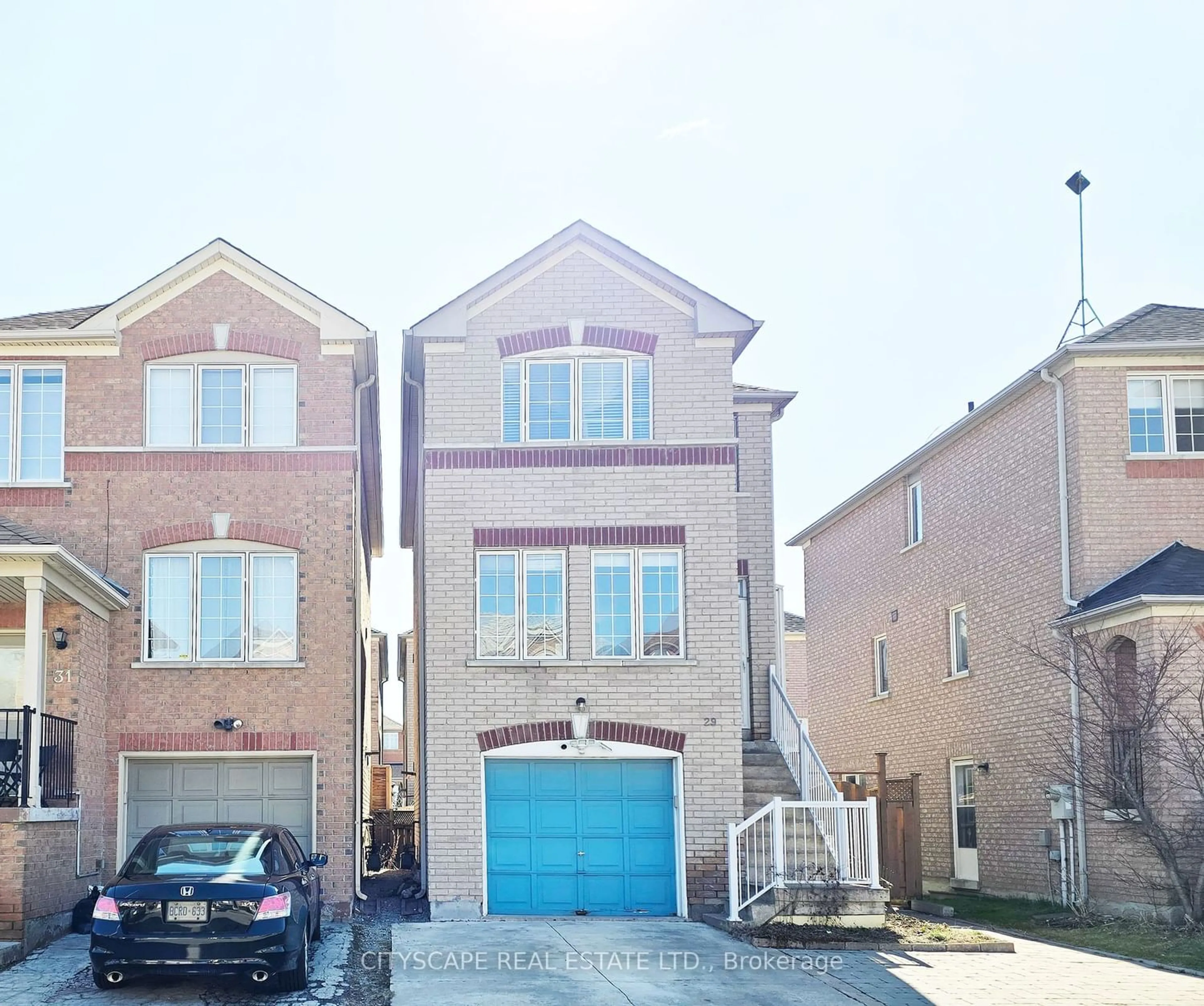A pic from exterior of the house or condo for 29 Centrepark Dr, Toronto Ontario M6M 5K3