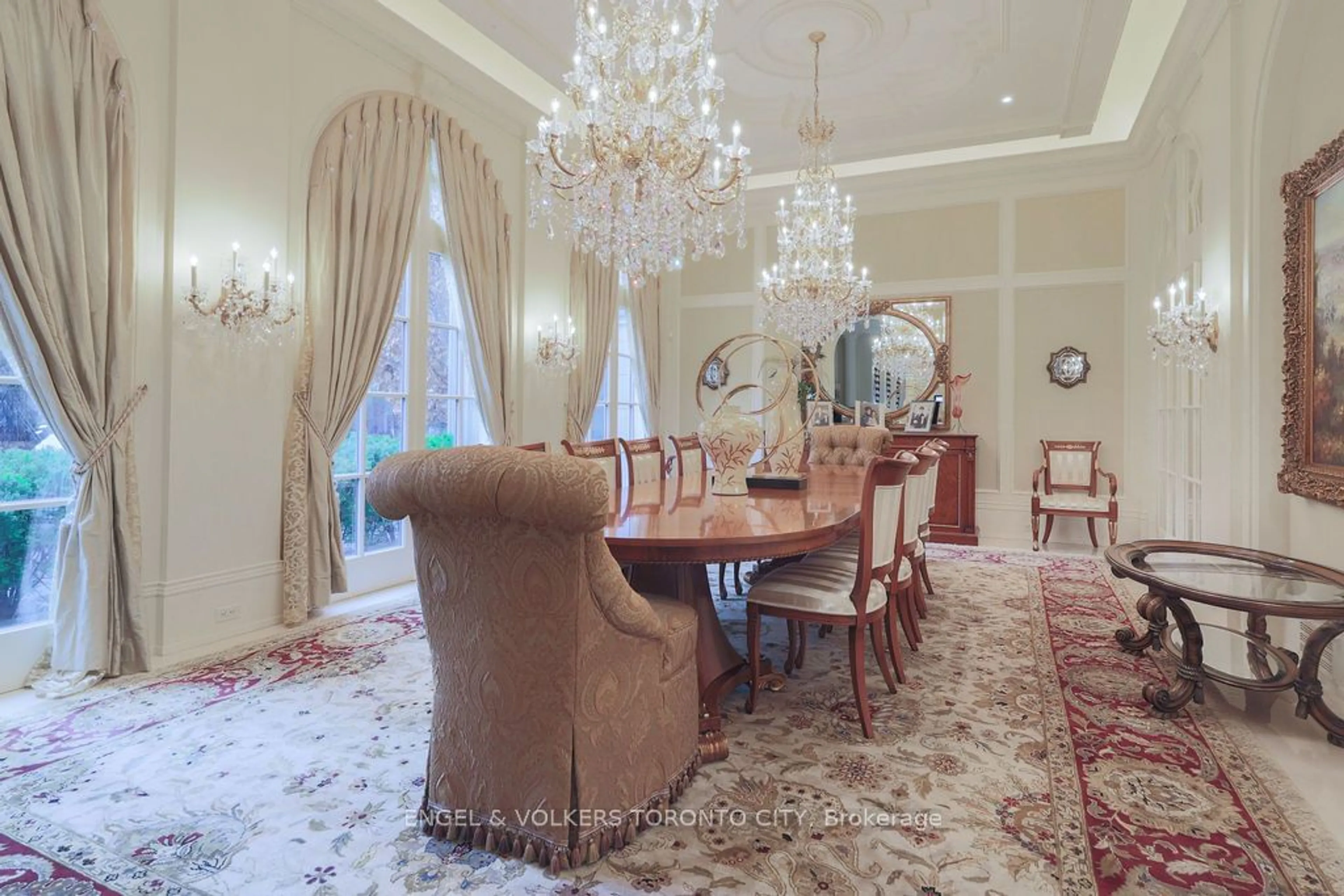 Dining room, carpet floors for 489 Lakeshore Rd, Oakville Ontario L6K 1G4