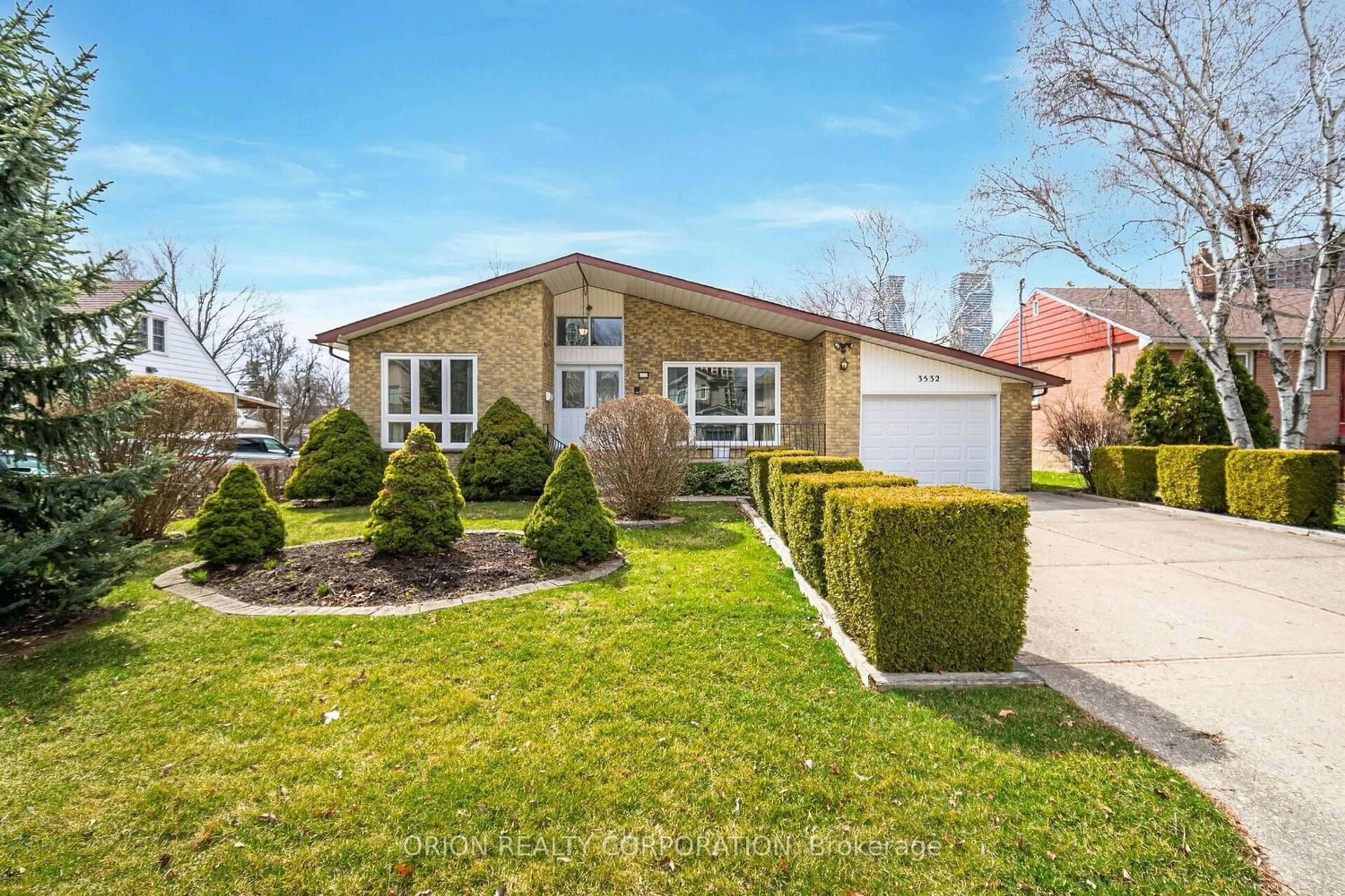Frontside or backside of a home for 3532 Joan Dr, Mississauga Ontario L5B 1T8