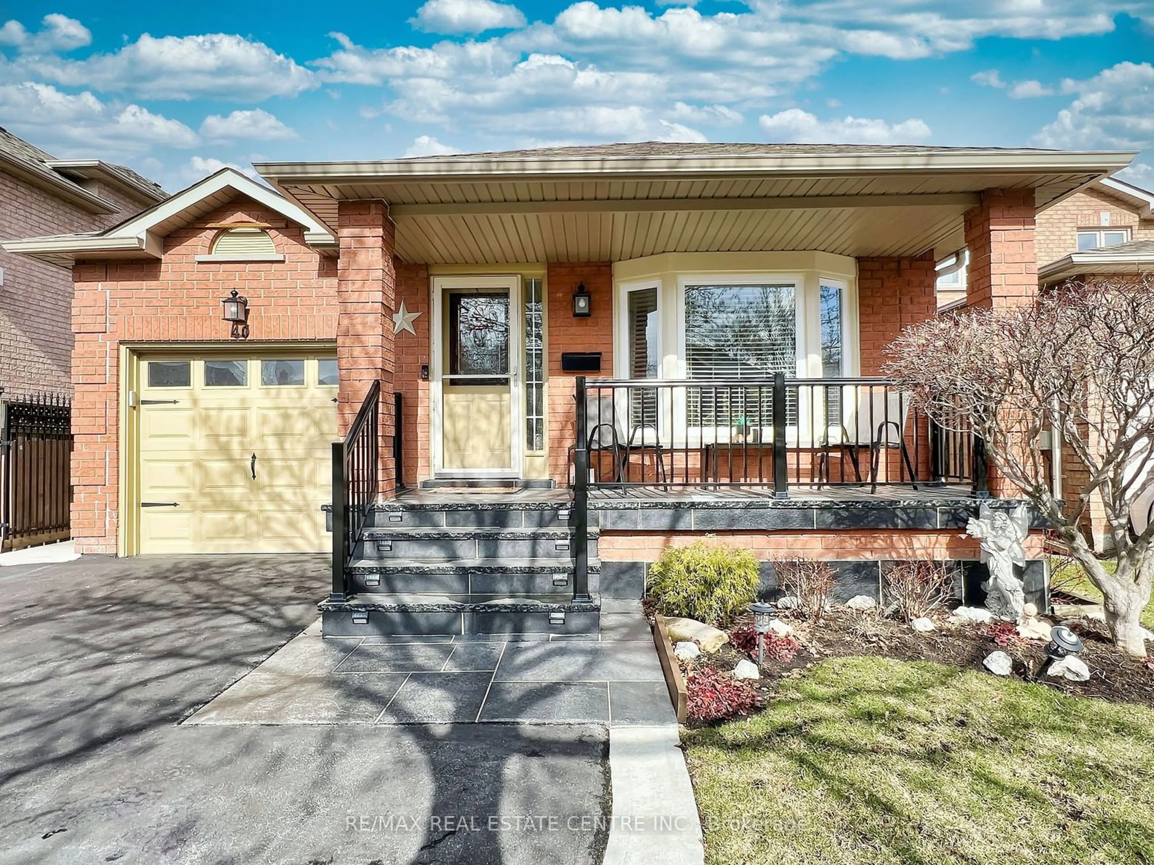 Home with brick exterior material for 40 Braemore Rd, Brampton Ontario L6X 1E5