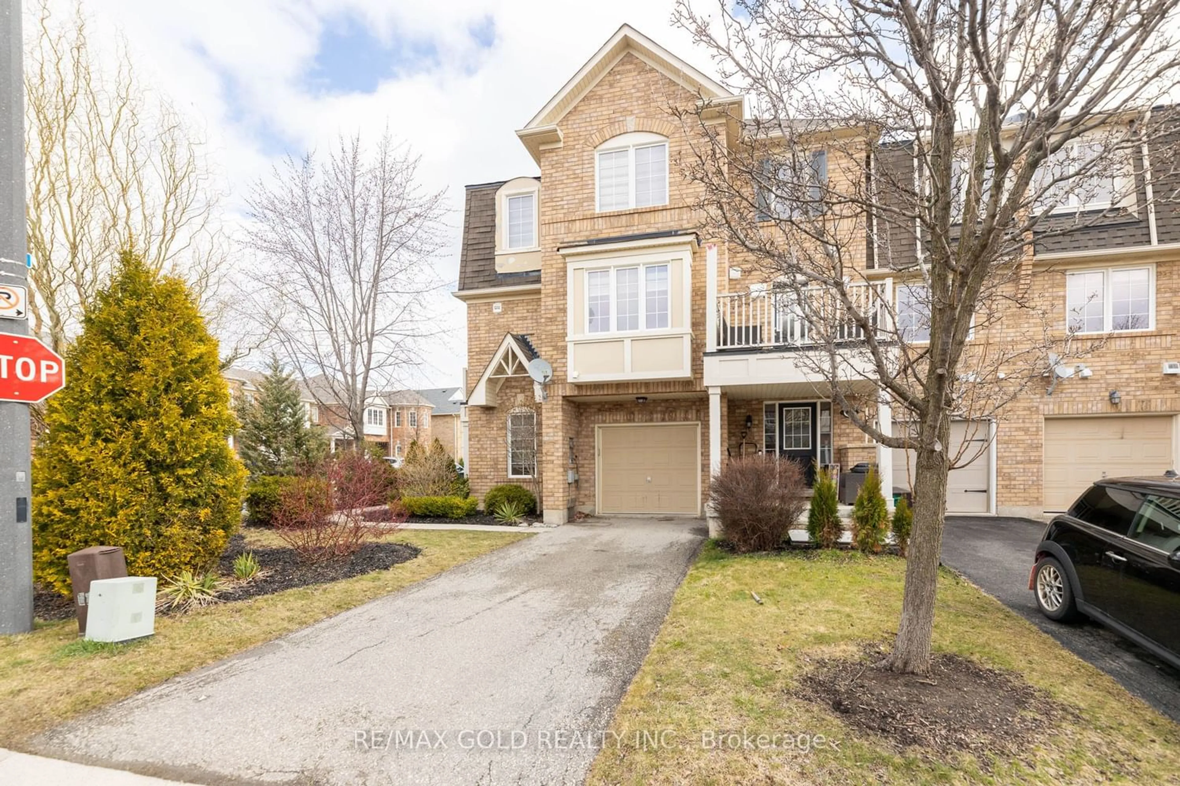 A pic from exterior of the house or condo for 909 Hasselfeldt Hts, Milton Ontario L9T 0M4