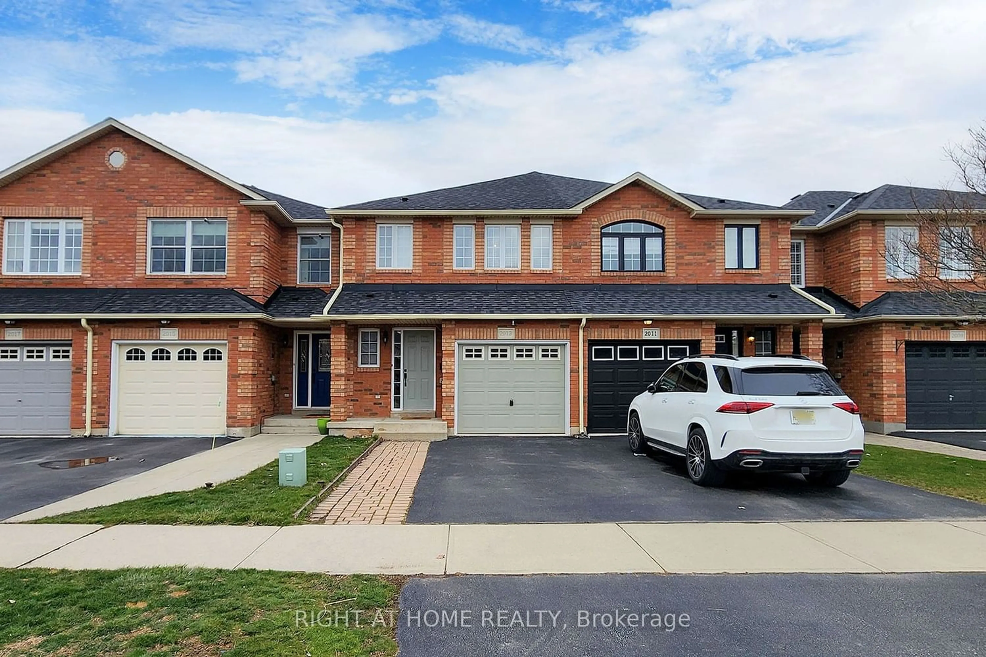 Home with brick exterior material for 2013 Erika Crt, Oakville Ontario L6M 4R4