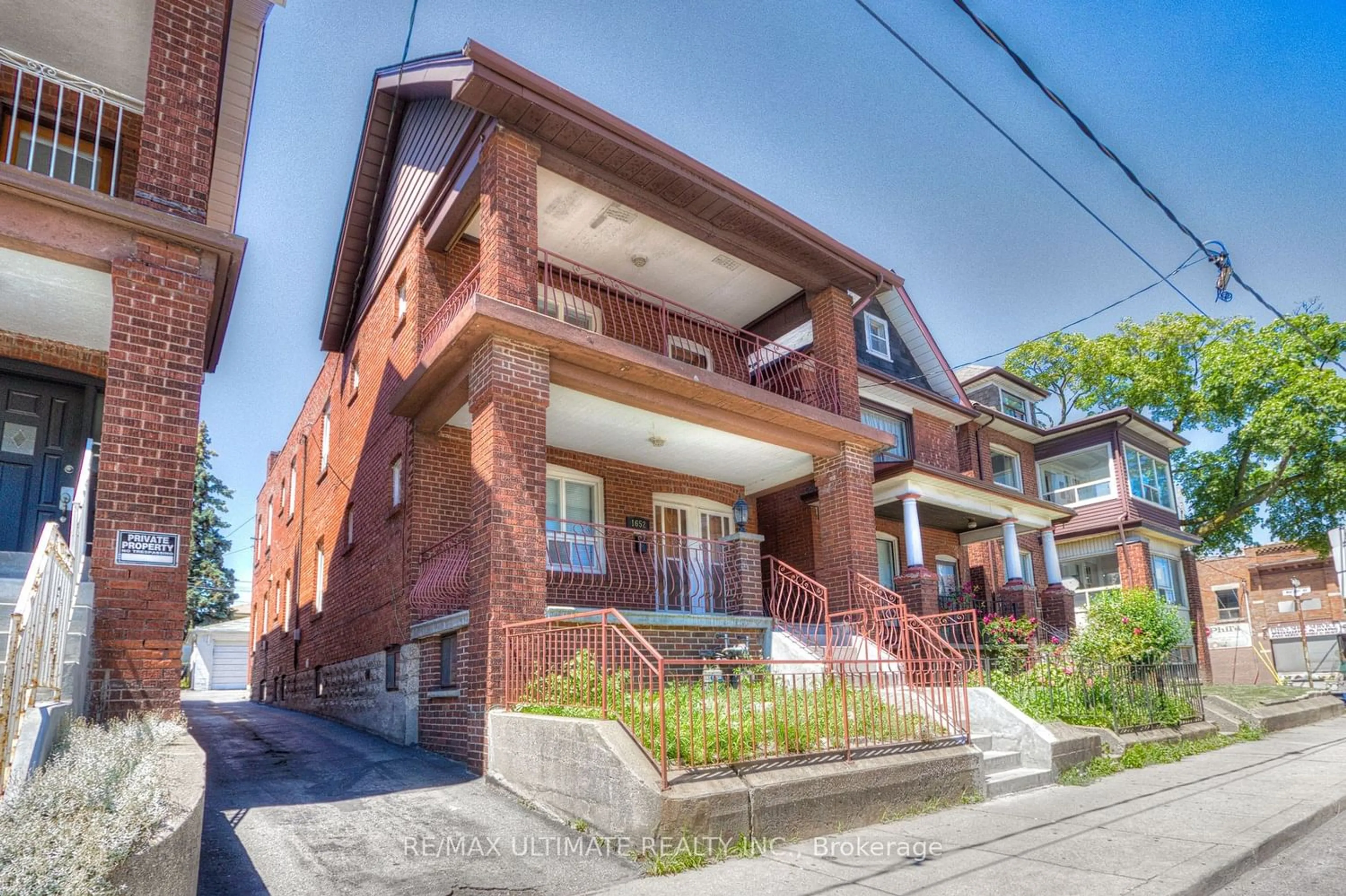 A pic from exterior of the house or condo for 1652 Dufferin St, Toronto Ontario M6H 3L8