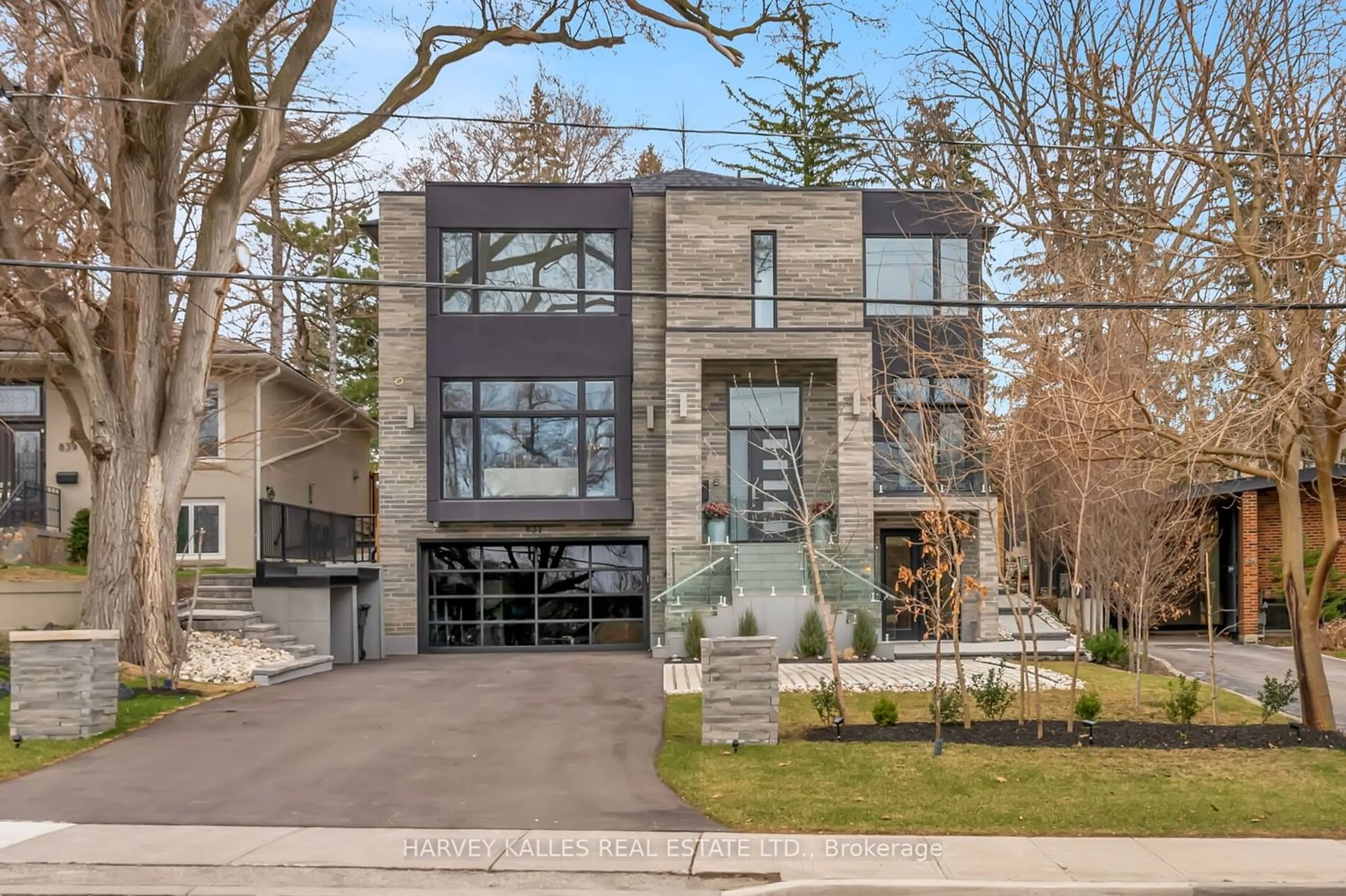 Home with brick exterior material for 837 Royal York Rd, Toronto Ontario M9Y 2V1