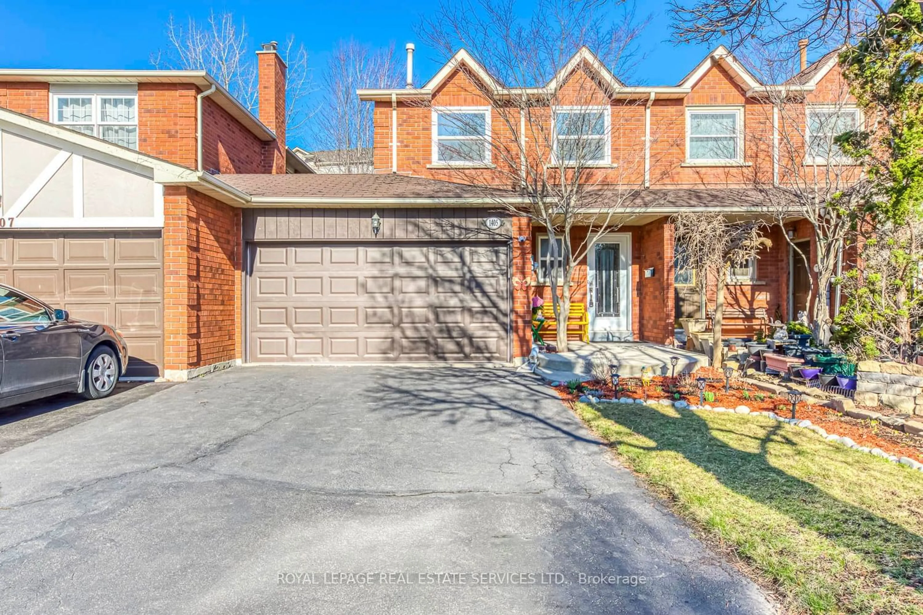 Home with brick exterior material for 1405 Cedarglen Crt, Oakville Ontario L6M 2X8