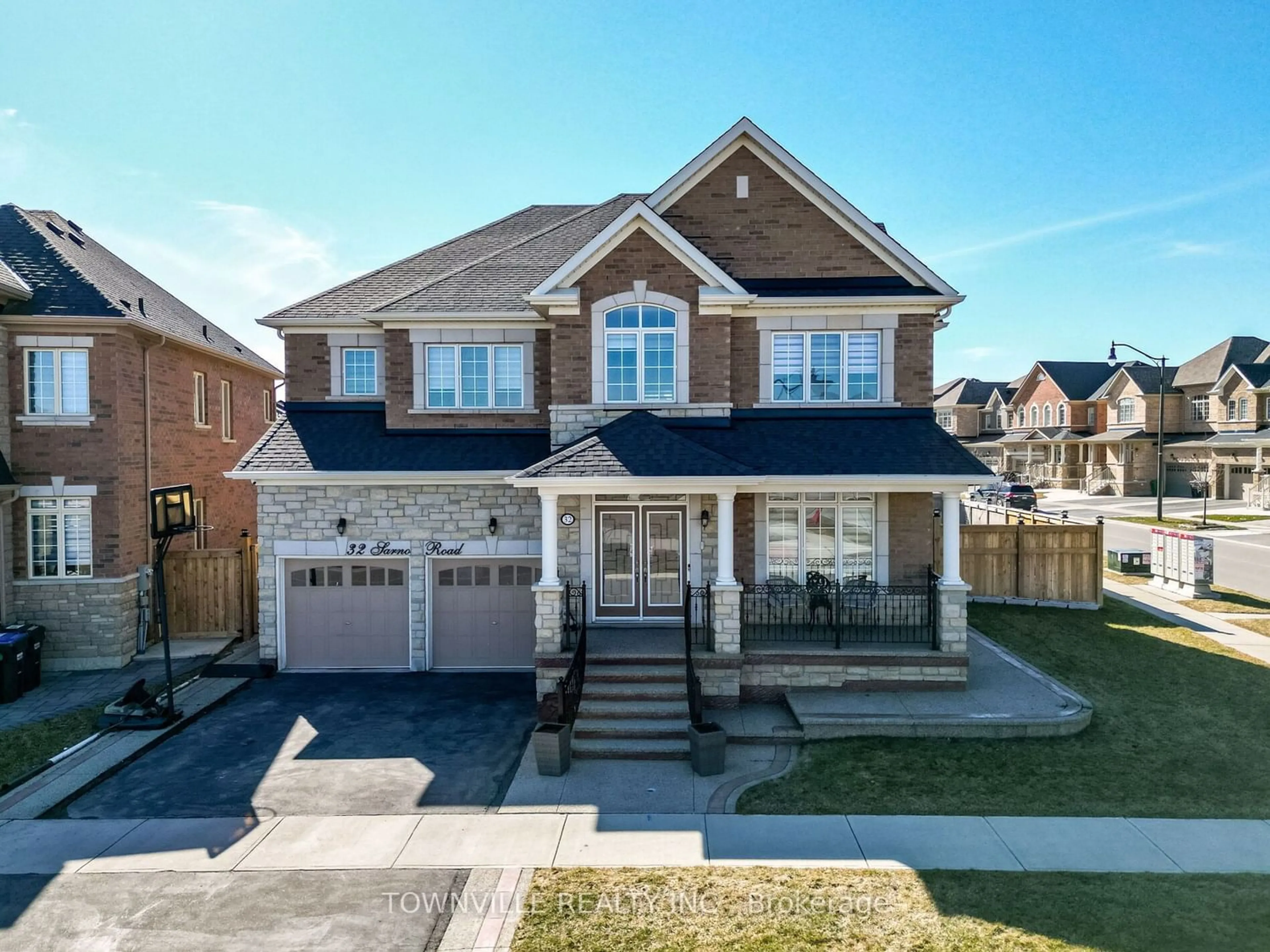 Home with brick exterior material for 32 Sarno Rd, Brampton Ontario L6R 4A3