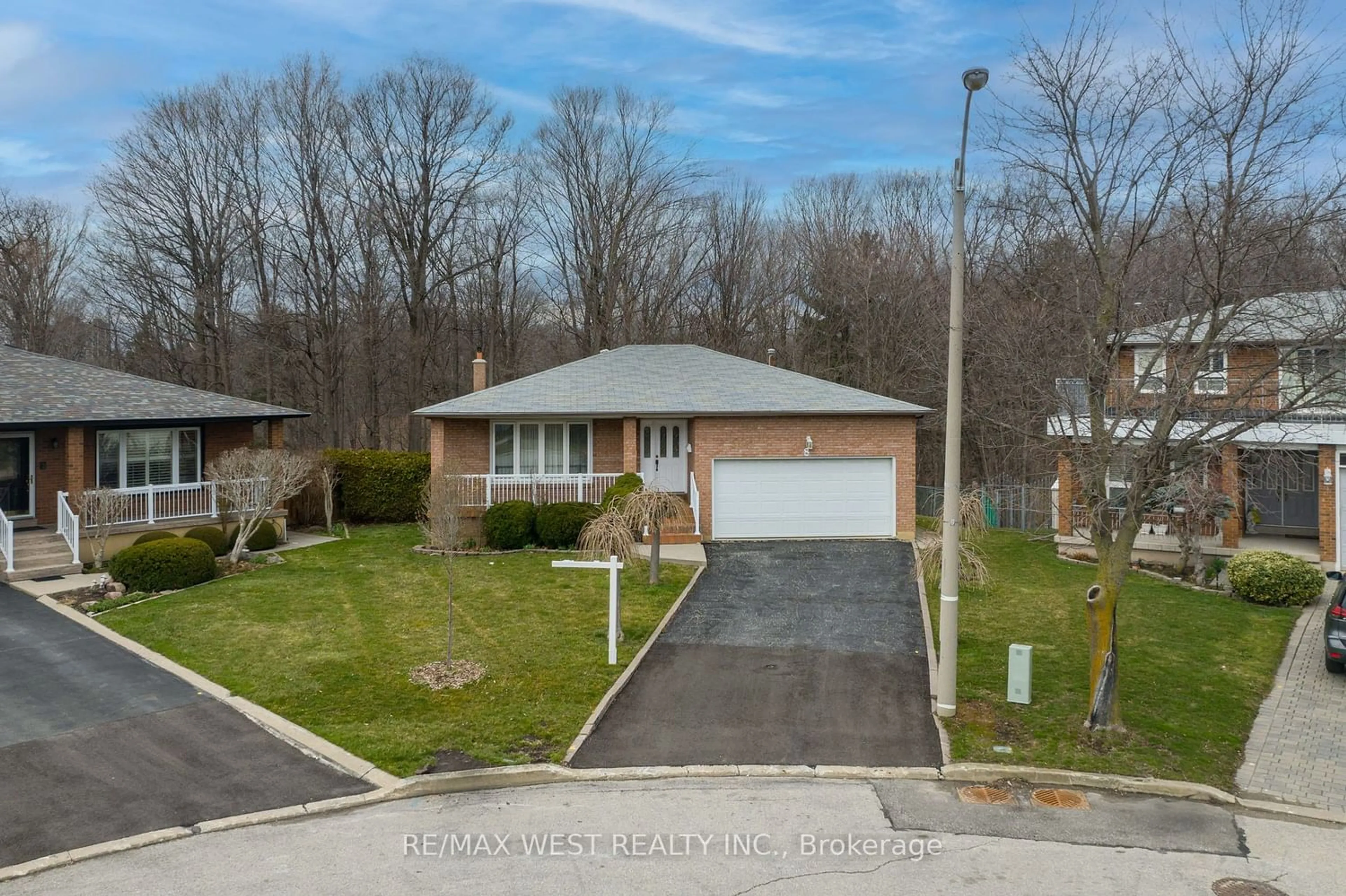 Frontside or backside of a home for 8 Marker Crt, Toronto Ontario M3J 3E3