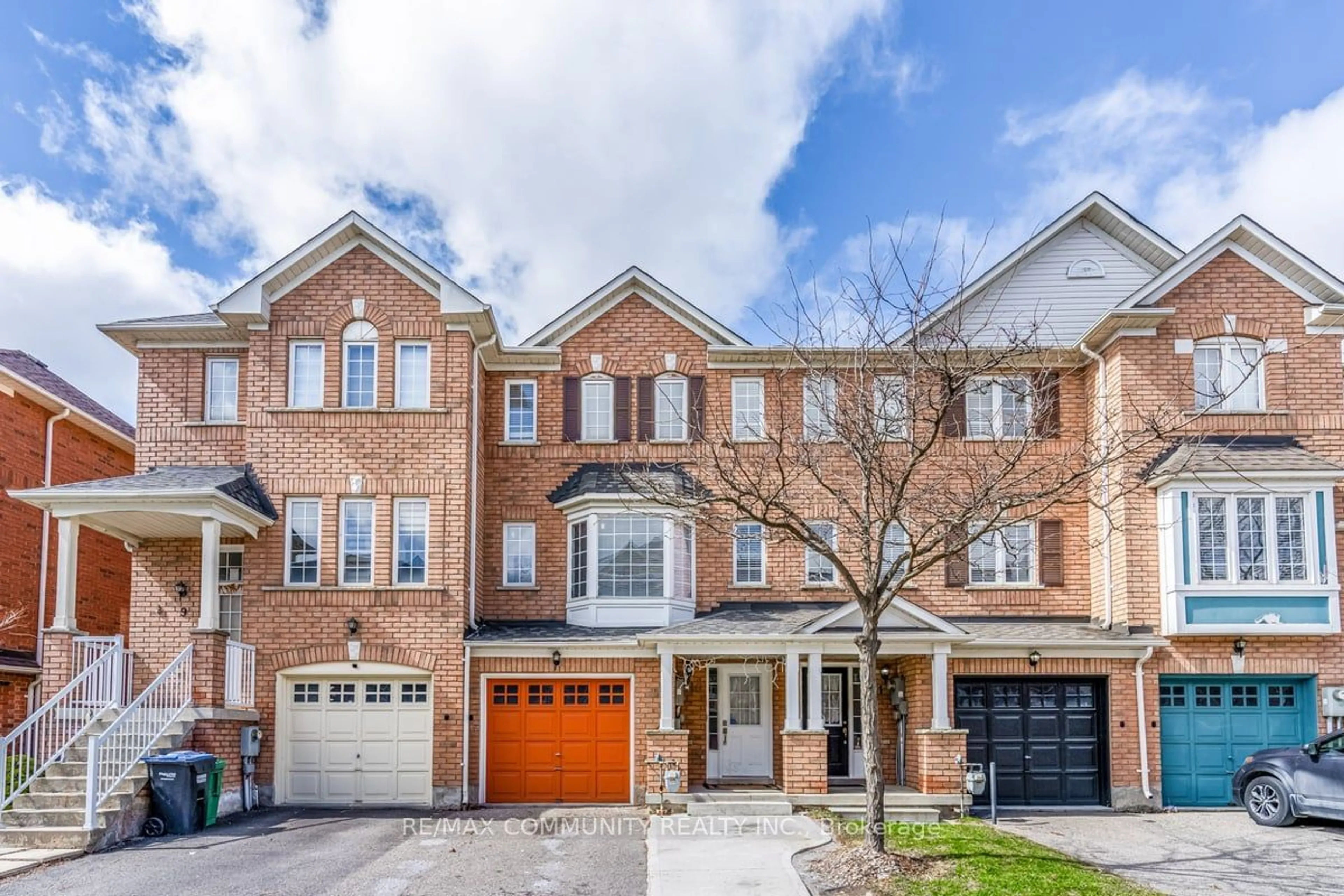 Home with brick exterior material for 271 Richvale Dr #10, Brampton Ontario L6Z 4W8