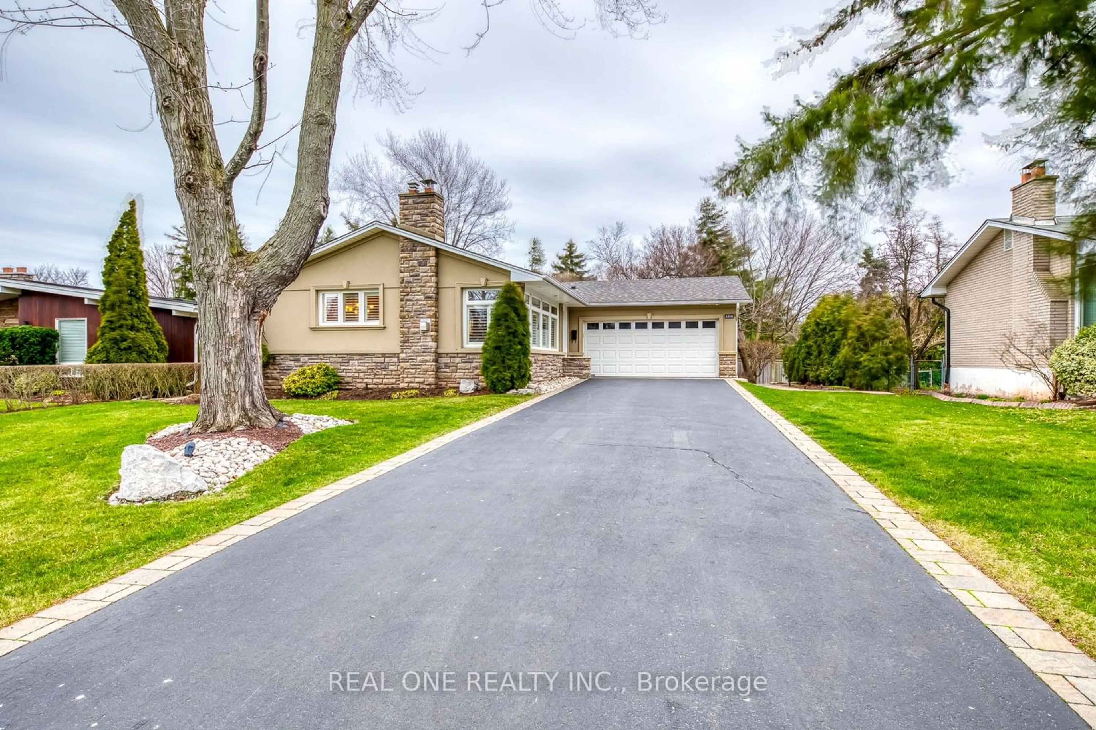 Frontside or backside of a home for 1216 Holton Heights Dr, Oakville Ontario L6H 2E7