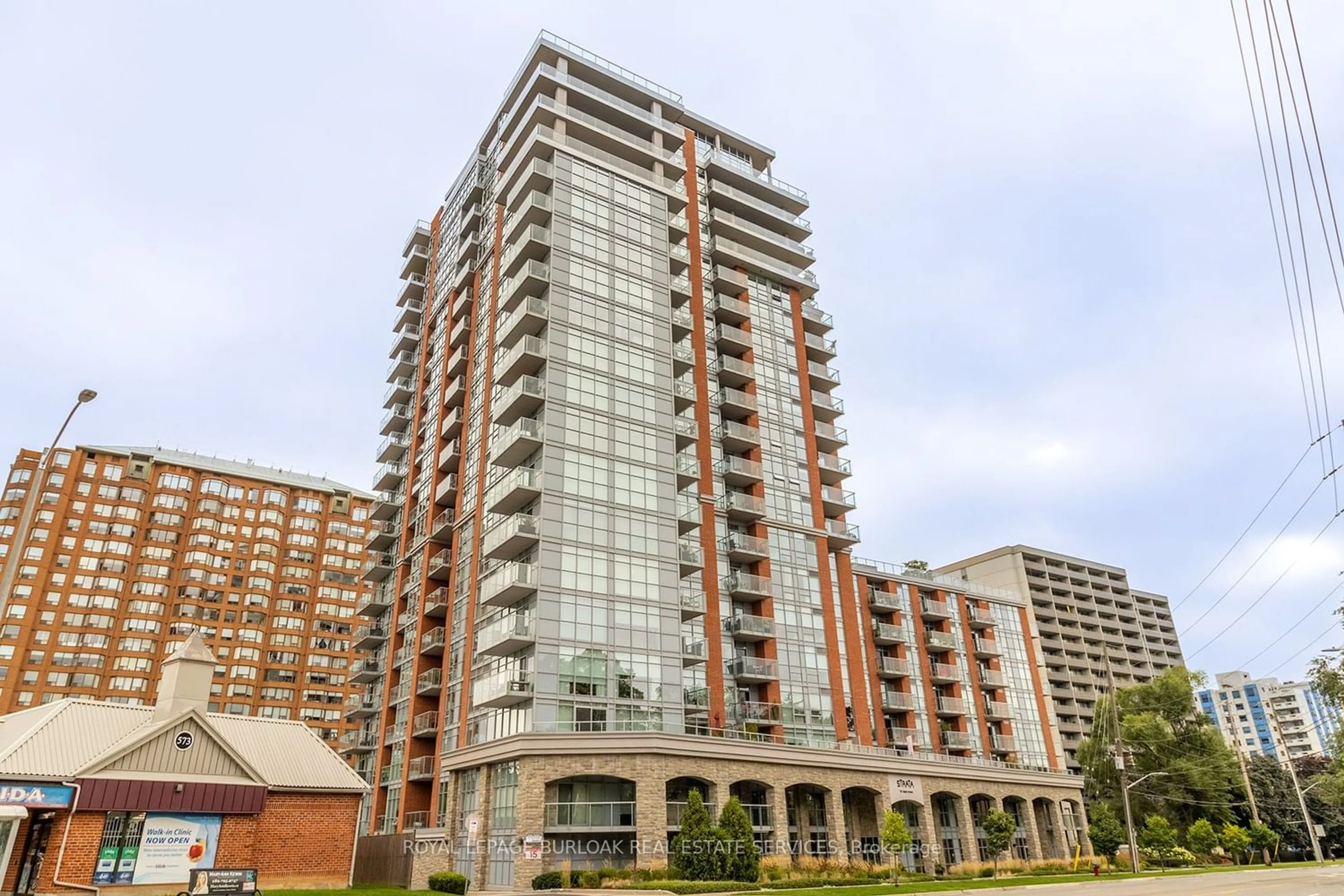 A pic from exterior of the house or condo for 551 Maple Ave #315, Burlington Ontario L7S 1M7