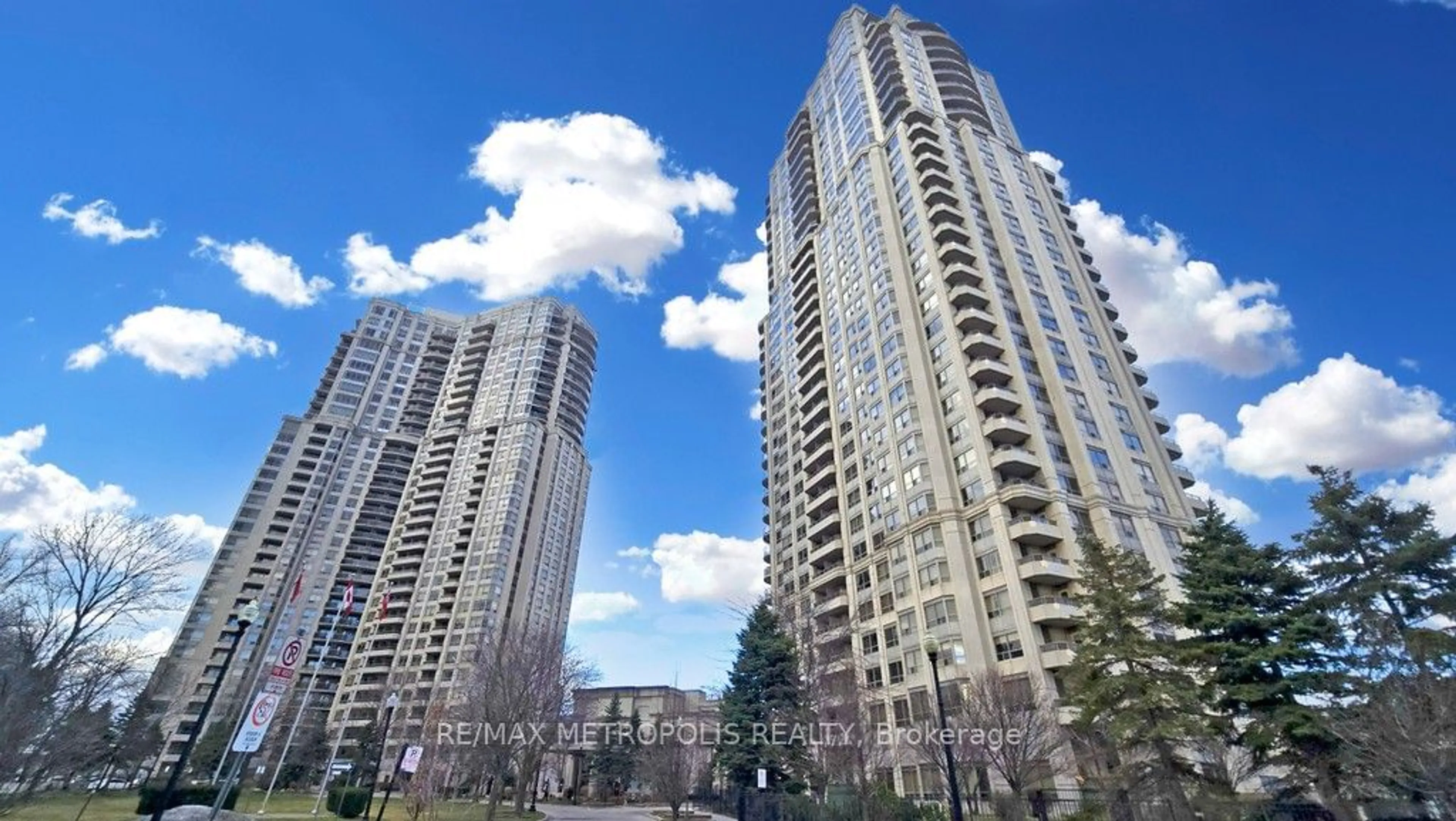 A pic from exterior of the house or condo for 25 Kingsbridge Garden Circ #226, Mississauga Ontario L5R 4B1