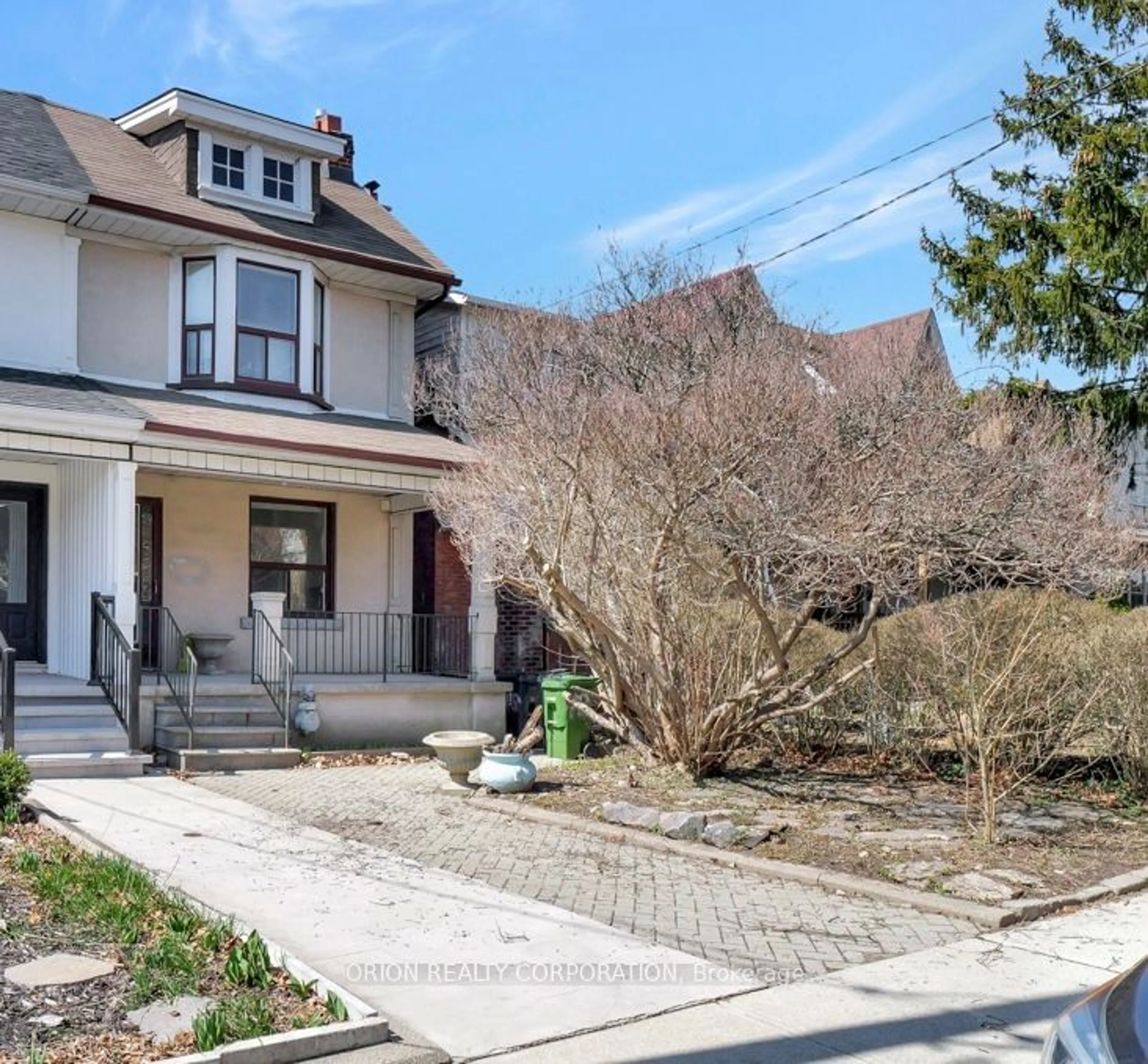 Frontside or backside of a home for 48 Harvie Ave, Toronto Ontario M6E 4K3