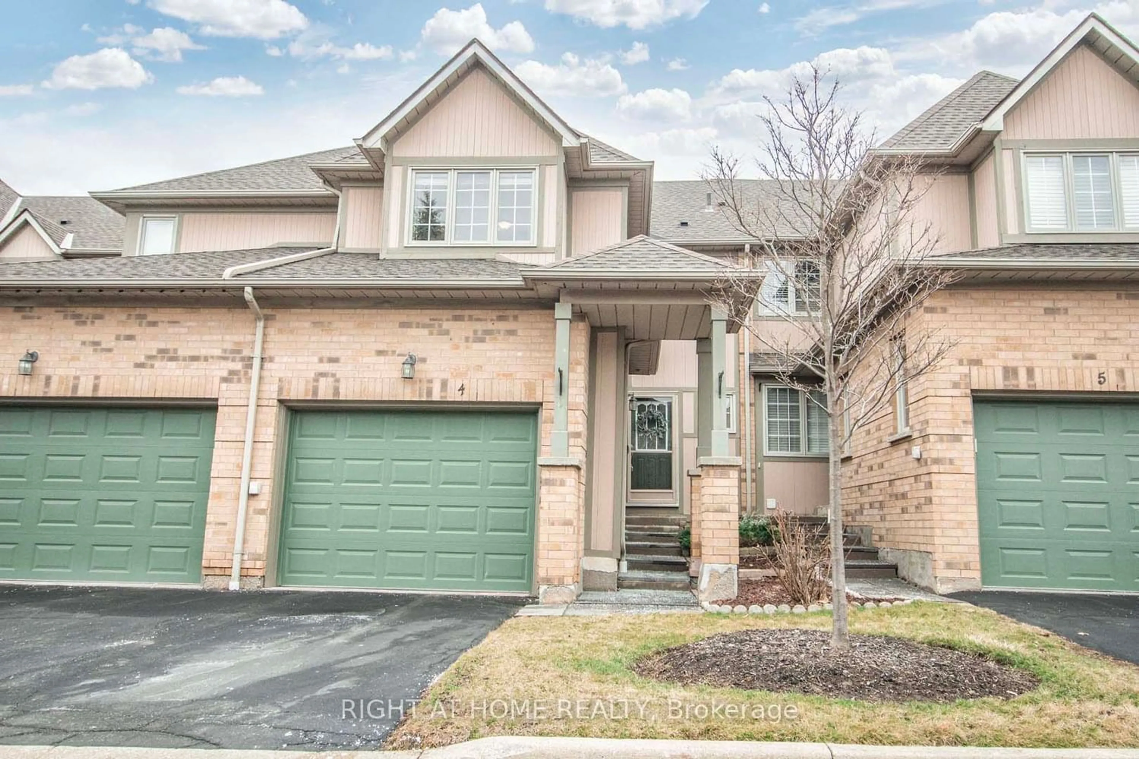 A pic from exterior of the house or condo for 5658 Glen Erin Dr #4, Mississauga Ontario L5M 6C4