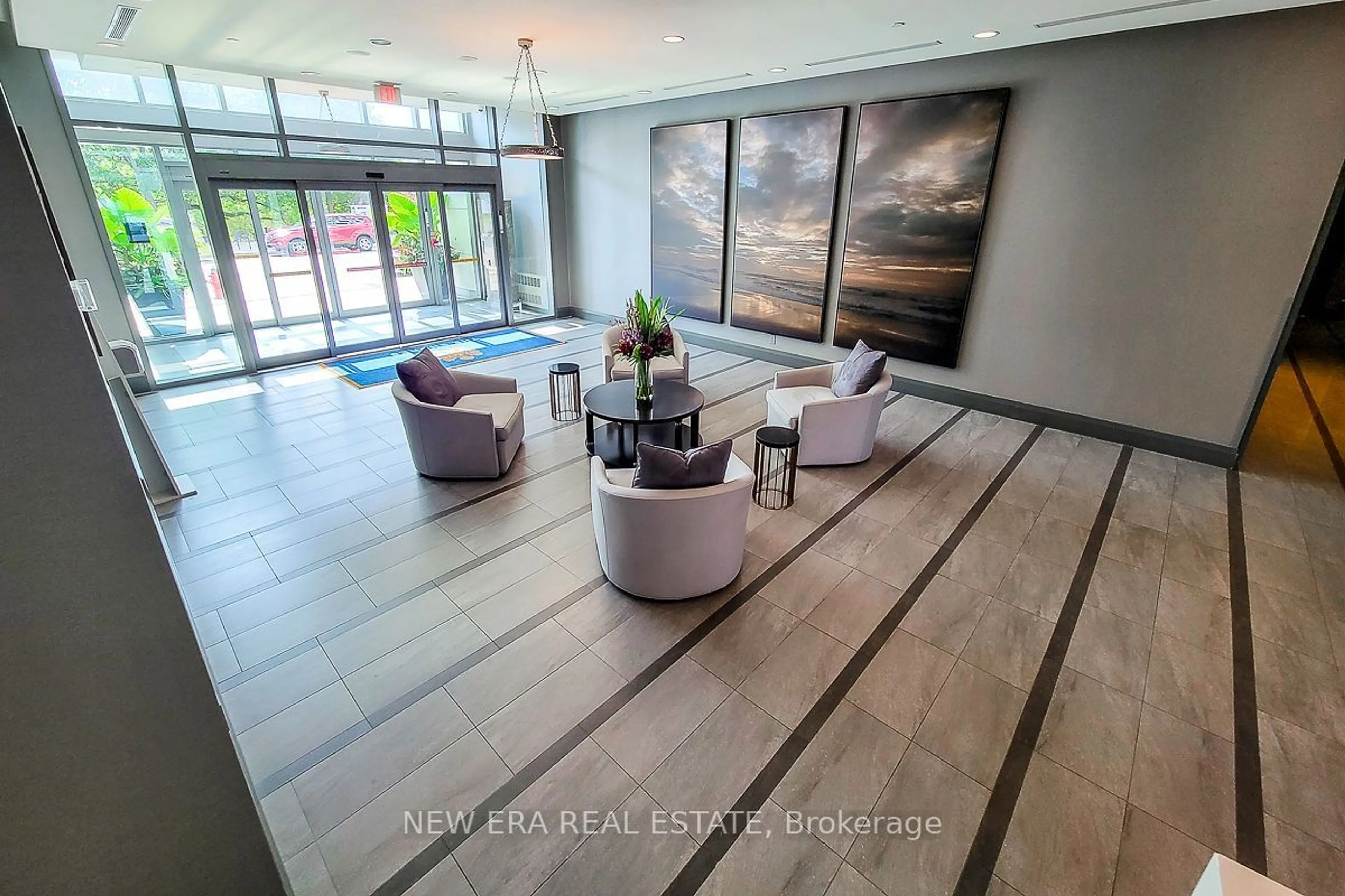 Indoor lobby for 11 Bronte Rd #323, Oakville Ontario L6L 0E1