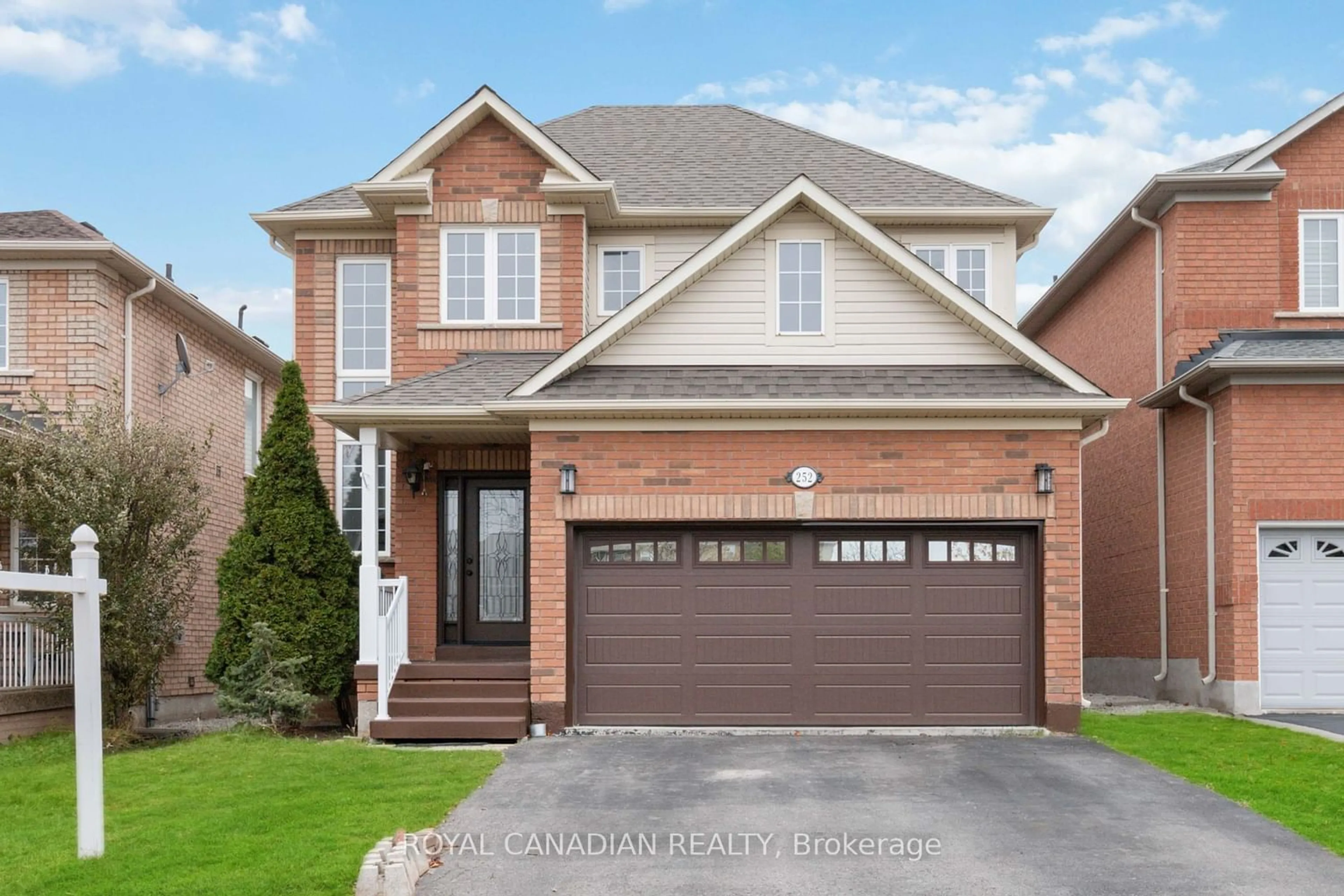 Frontside or backside of a home for 252 Sherwood Rd, Milton Ontario L9T 7C3