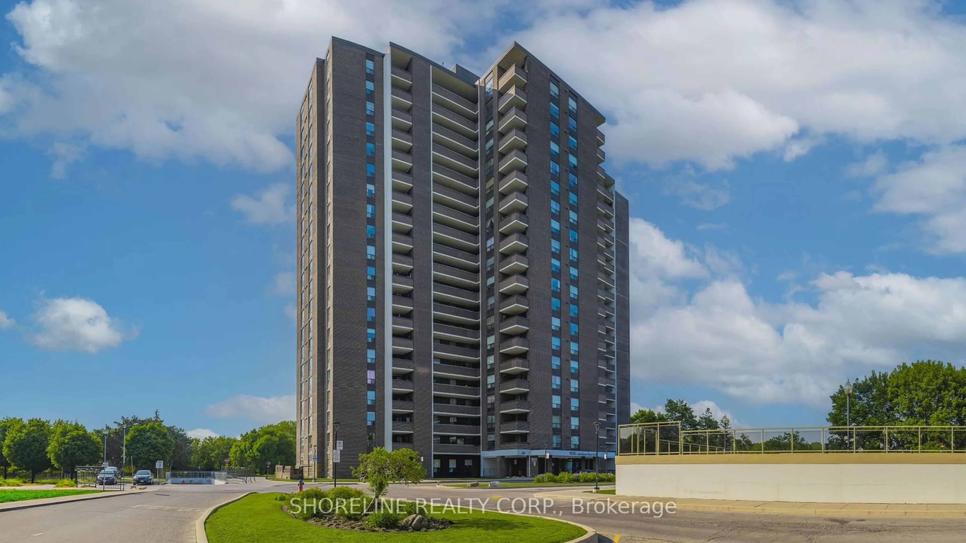 A pic from exterior of the house or condo for 1535 Lakeshore Rd #1206, Mississauga Ontario L5E 3E2