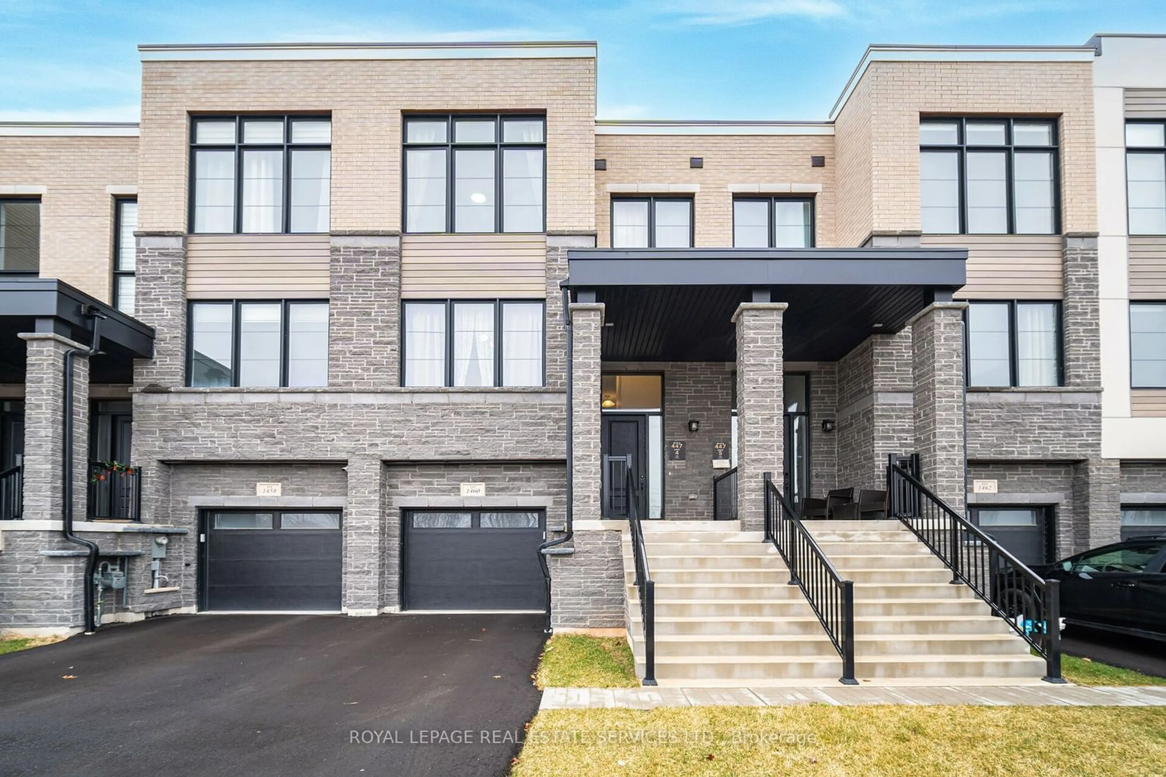 A pic from exterior of the house or condo for 1460 Yellow Rose Circ, Oakville Ontario L6M 5L2